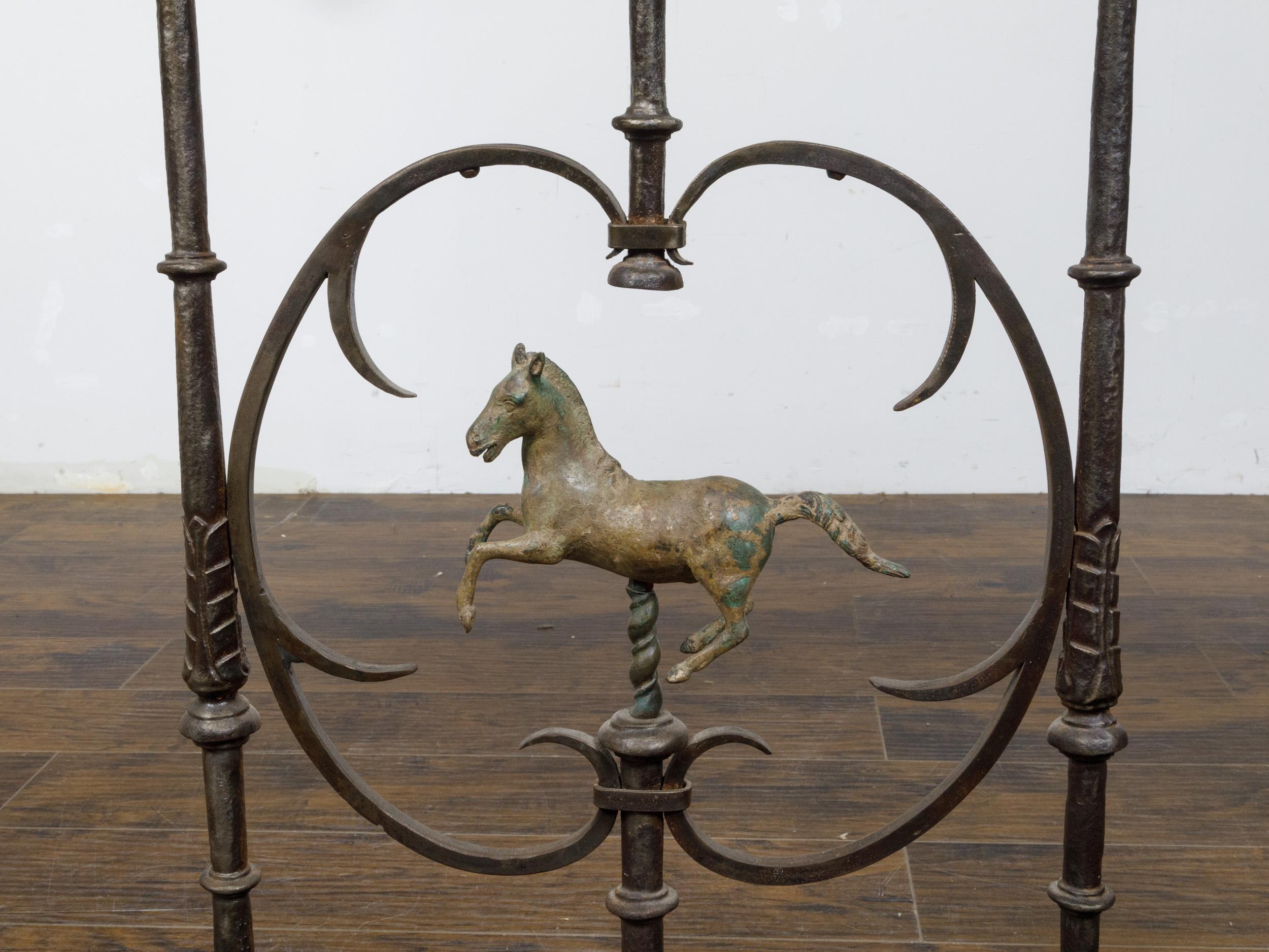 Table console anglaise du 19ème siècle avec plateau en marbre blanc et cheval en bronze en vente 7