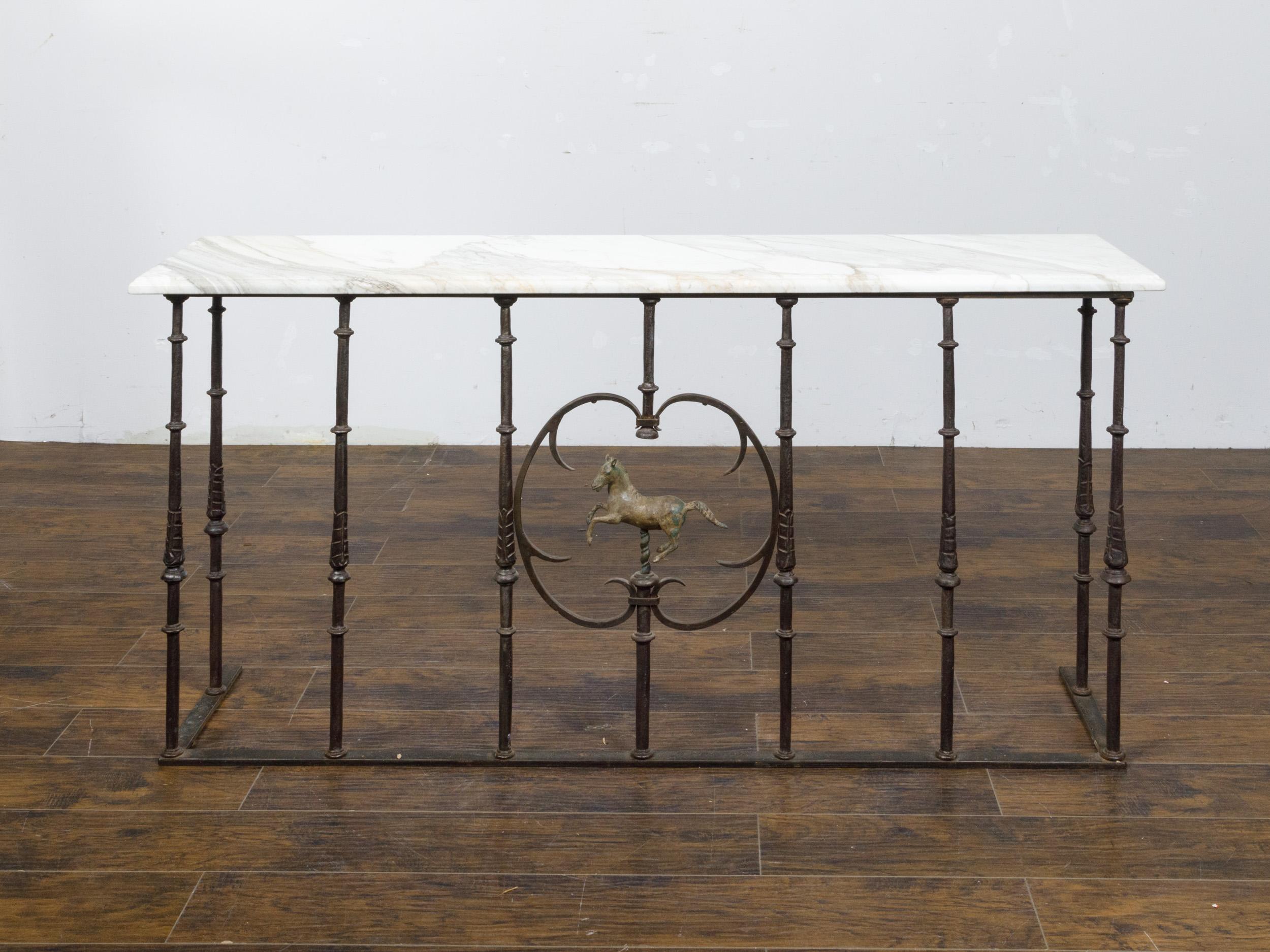 An English iron console table from the 19th century with white veined marble top and bronze horse. This 19th-century English iron console table captures the essence of timeless elegance with its exquisite design and delicate details. The table