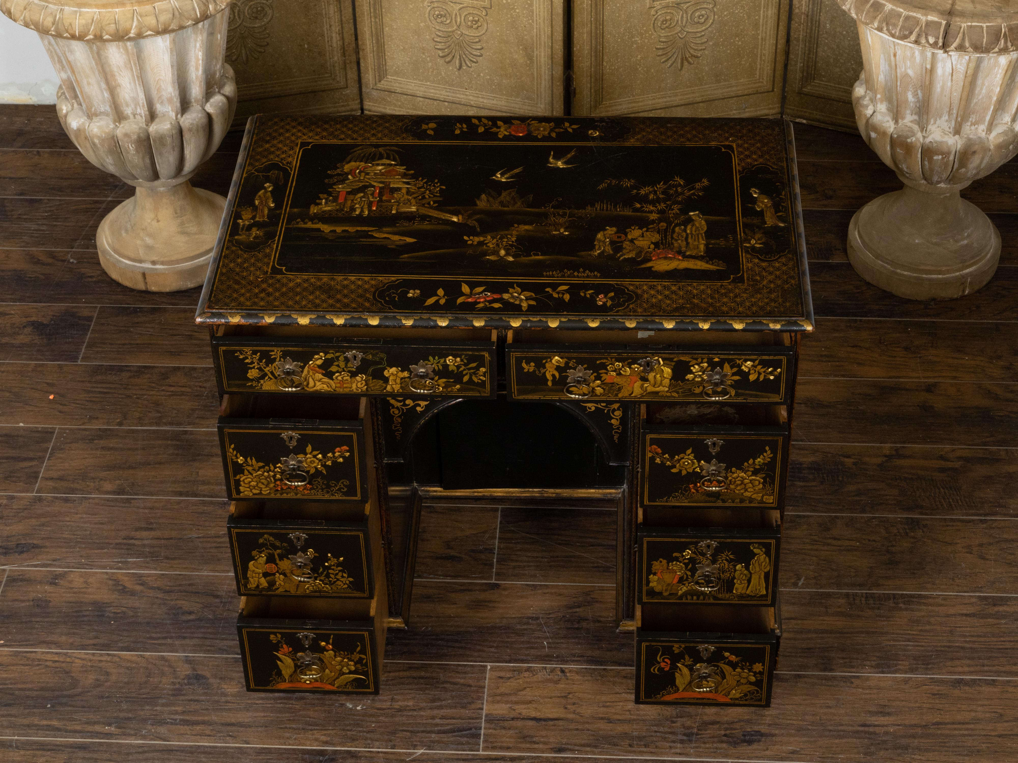 English 19th Century Japanned Desk with Black and Gold Chinoiserie Décor For Sale 6