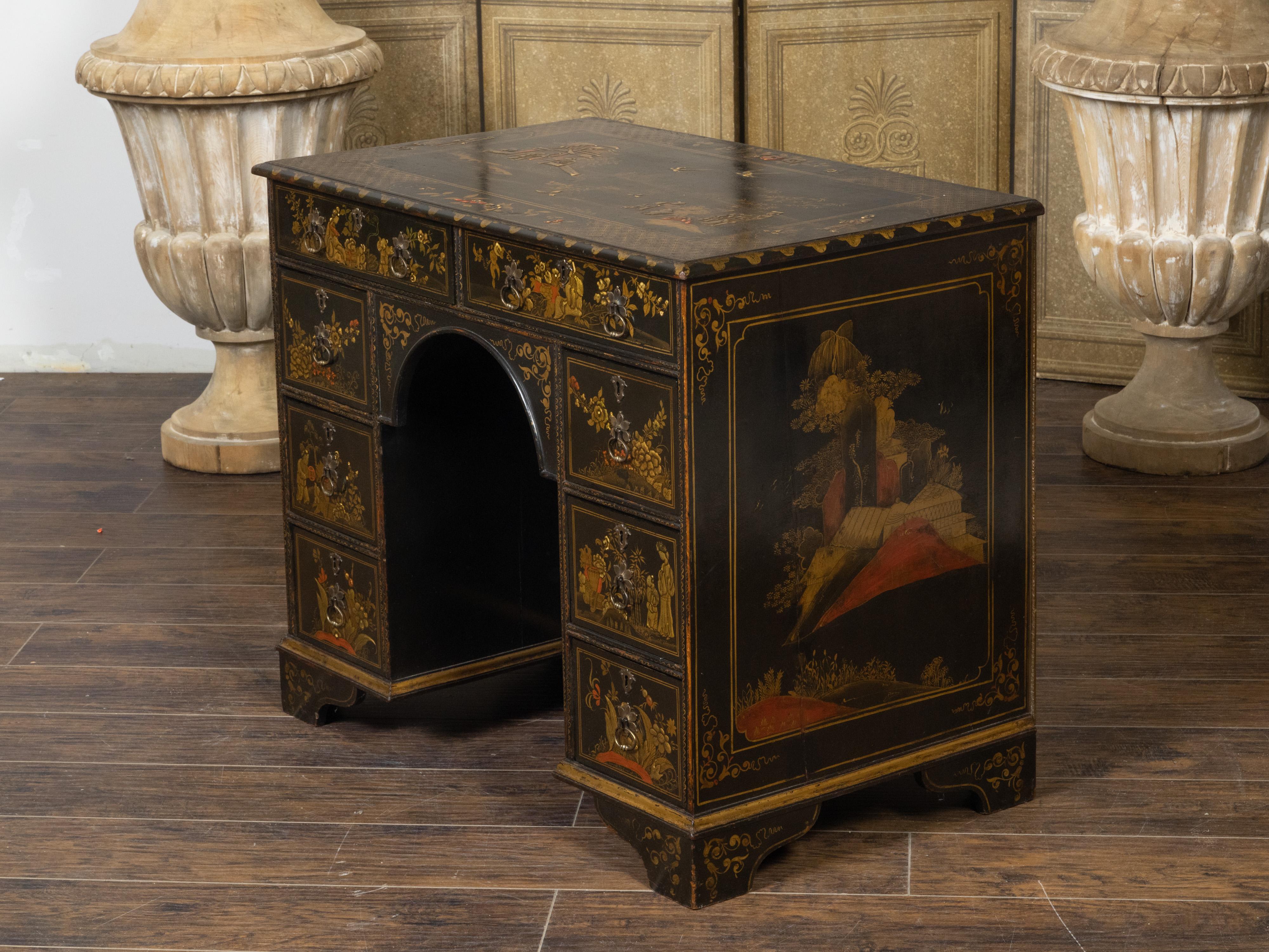 Chinoiseries Bureau anglais du 19ème siècle en tôle japonaise avec décor de chinoiserie noir et or en vente