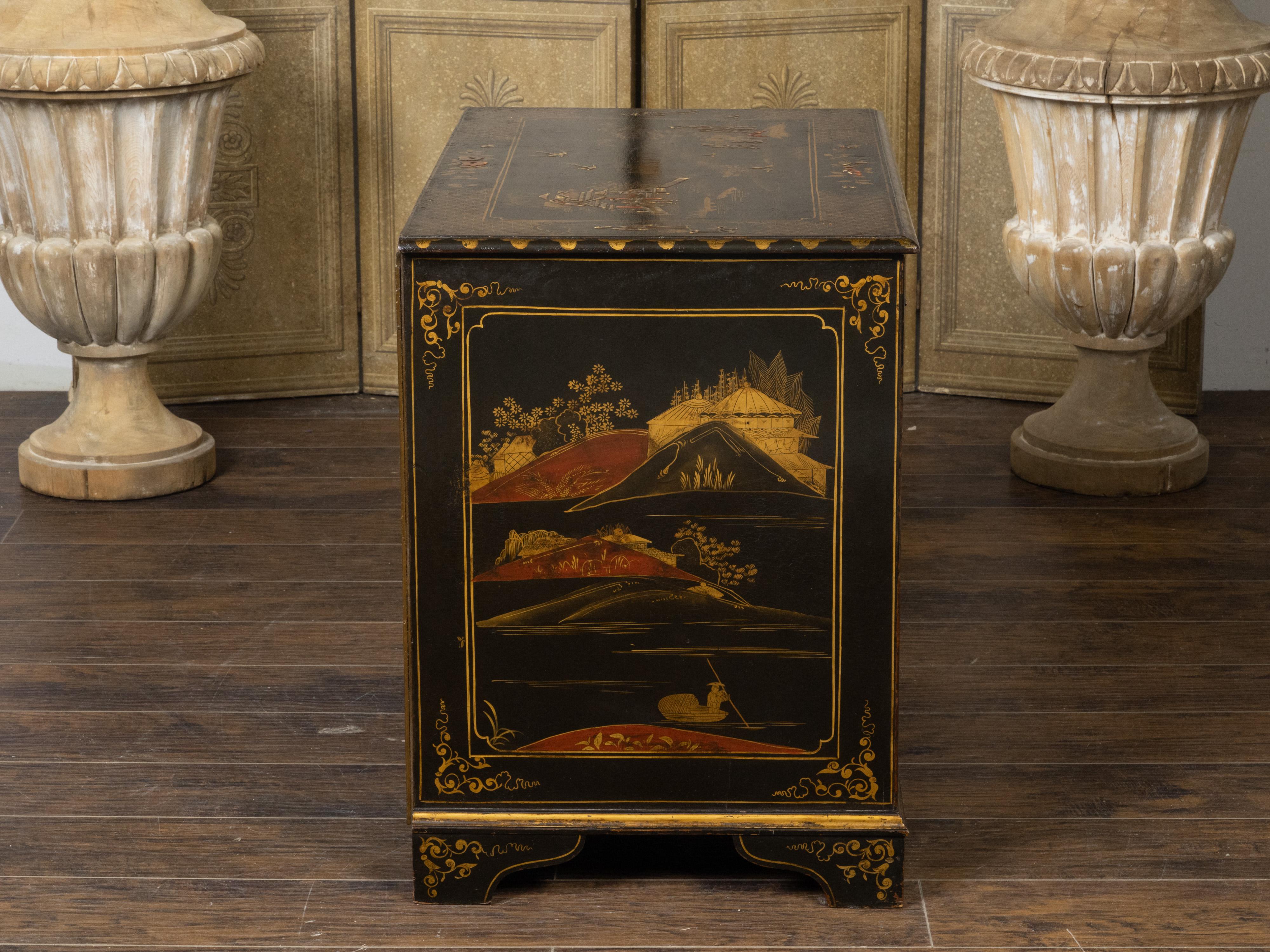 English 19th Century Japanned Desk with Black and Gold Chinoiserie Décor For Sale 1