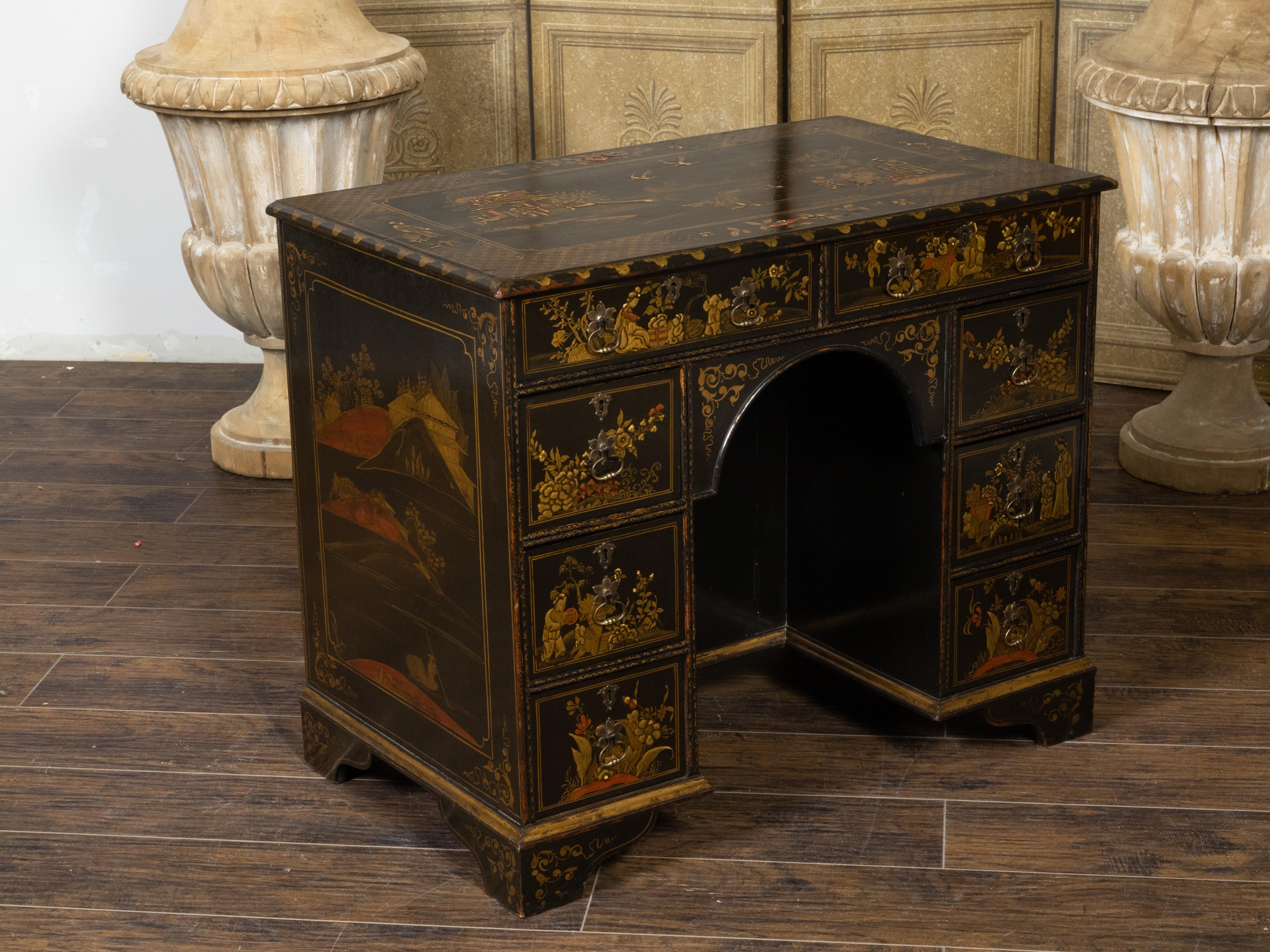 English 19th Century Japanned Desk with Black and Gold Chinoiserie Décor For Sale 3