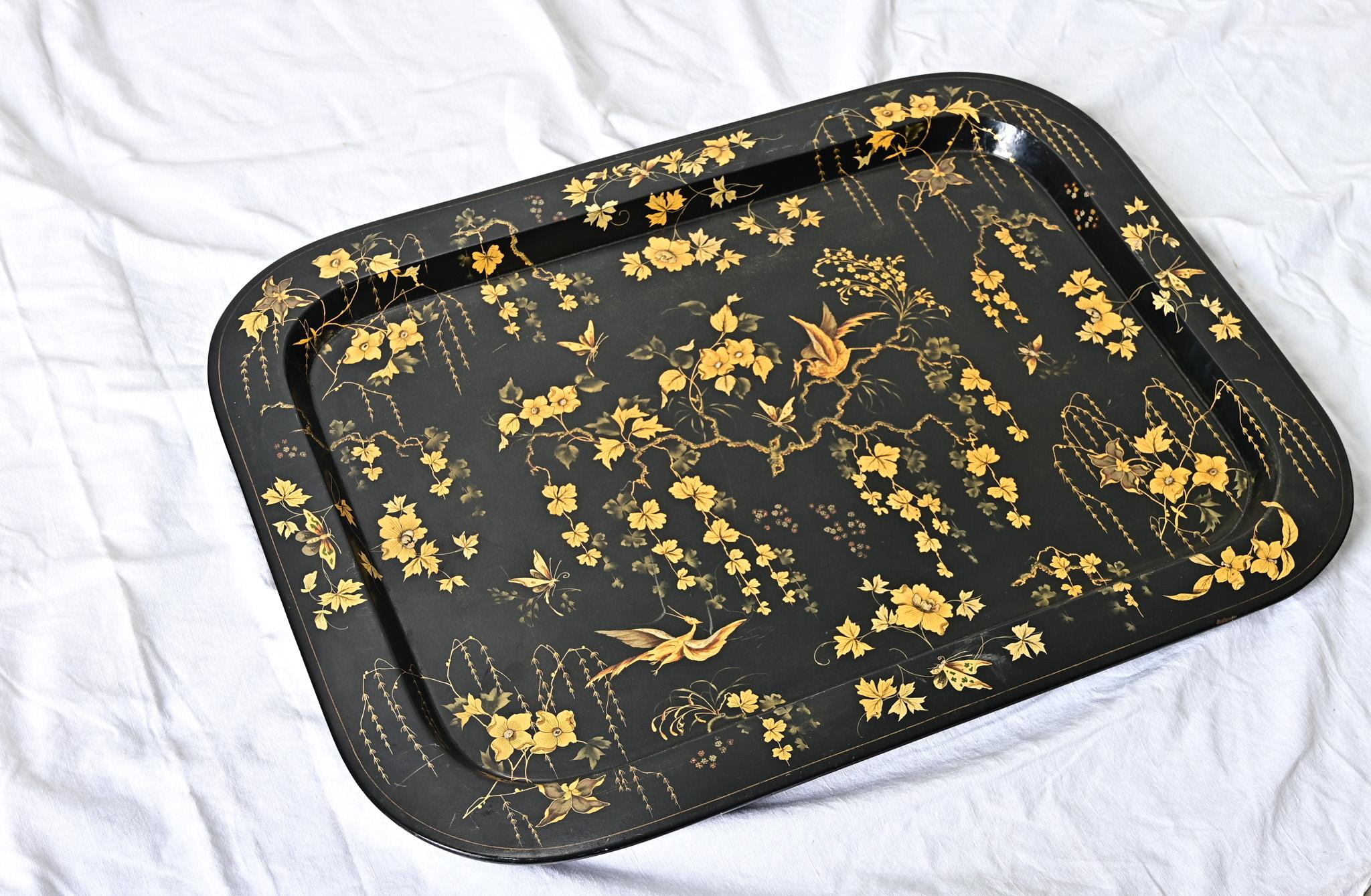 English 19th Century Japanned Lacquer Tray (19. Jahrhundert) im Angebot