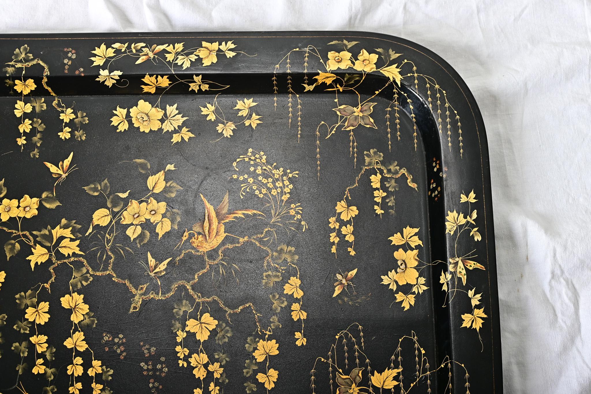 English 19th Century Japanned Lacquer Tray (Lack) im Angebot