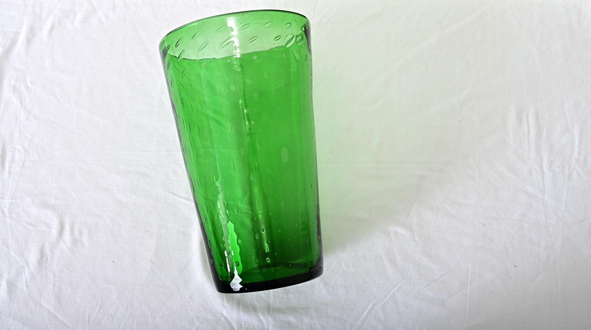 English 19th Century Large Green Glass Vase For Sale 4
