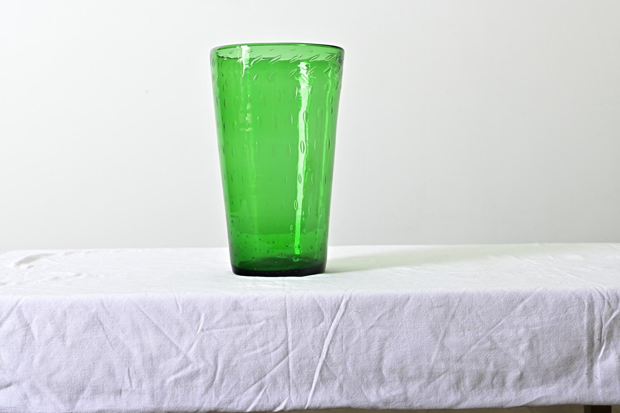 English 19th Century Large Green Glass Vase For Sale 1