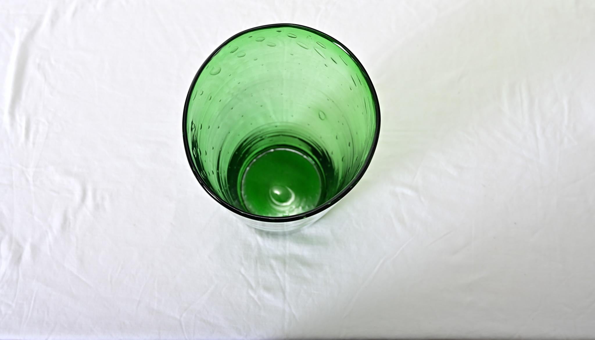 English 19th Century Large Green Glass Vase For Sale 3