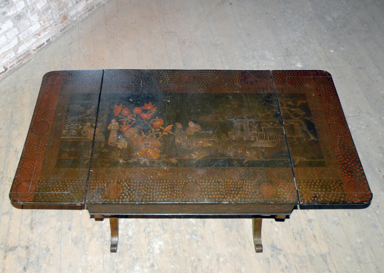 Table de canapé Regency anglaise du 19ème siècle avec décoration de chinoiserie noire en vente 6