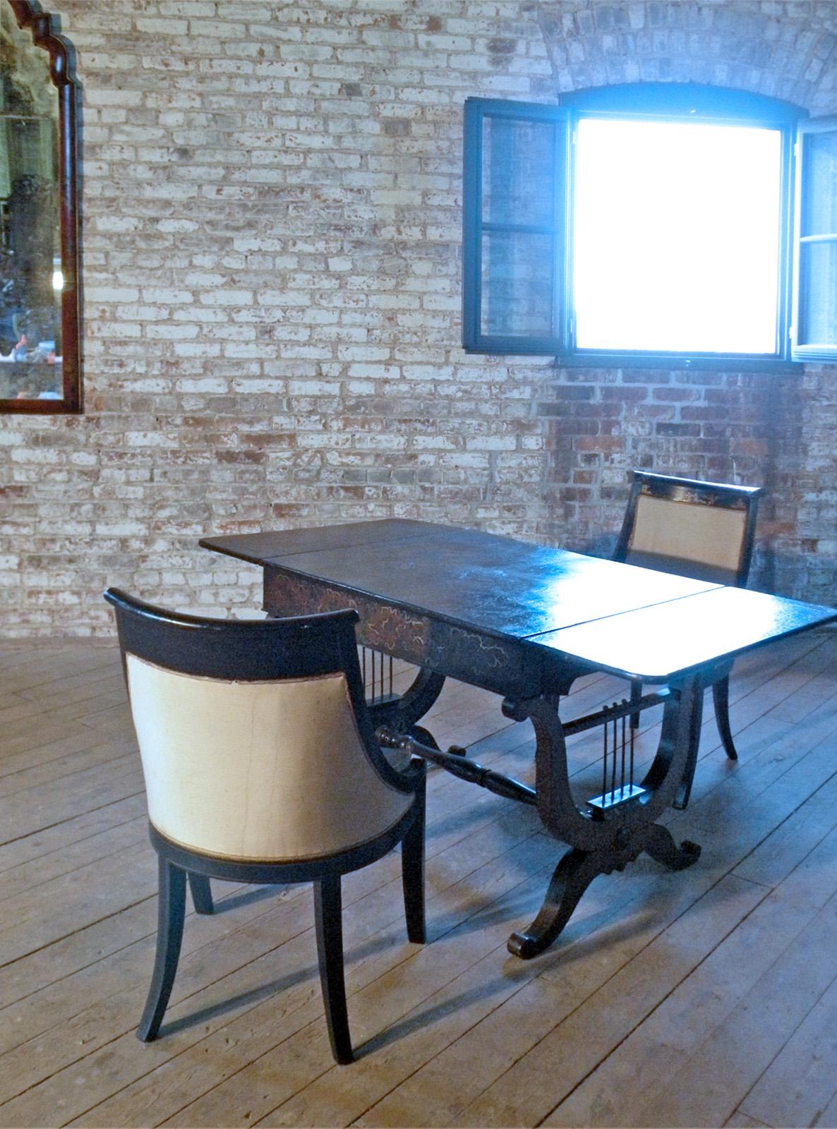 Mesa de sofá inglesa de finales del siglo XIX con decoración de Chinoiserie negra en Bueno estado para la venta en Troy, NY