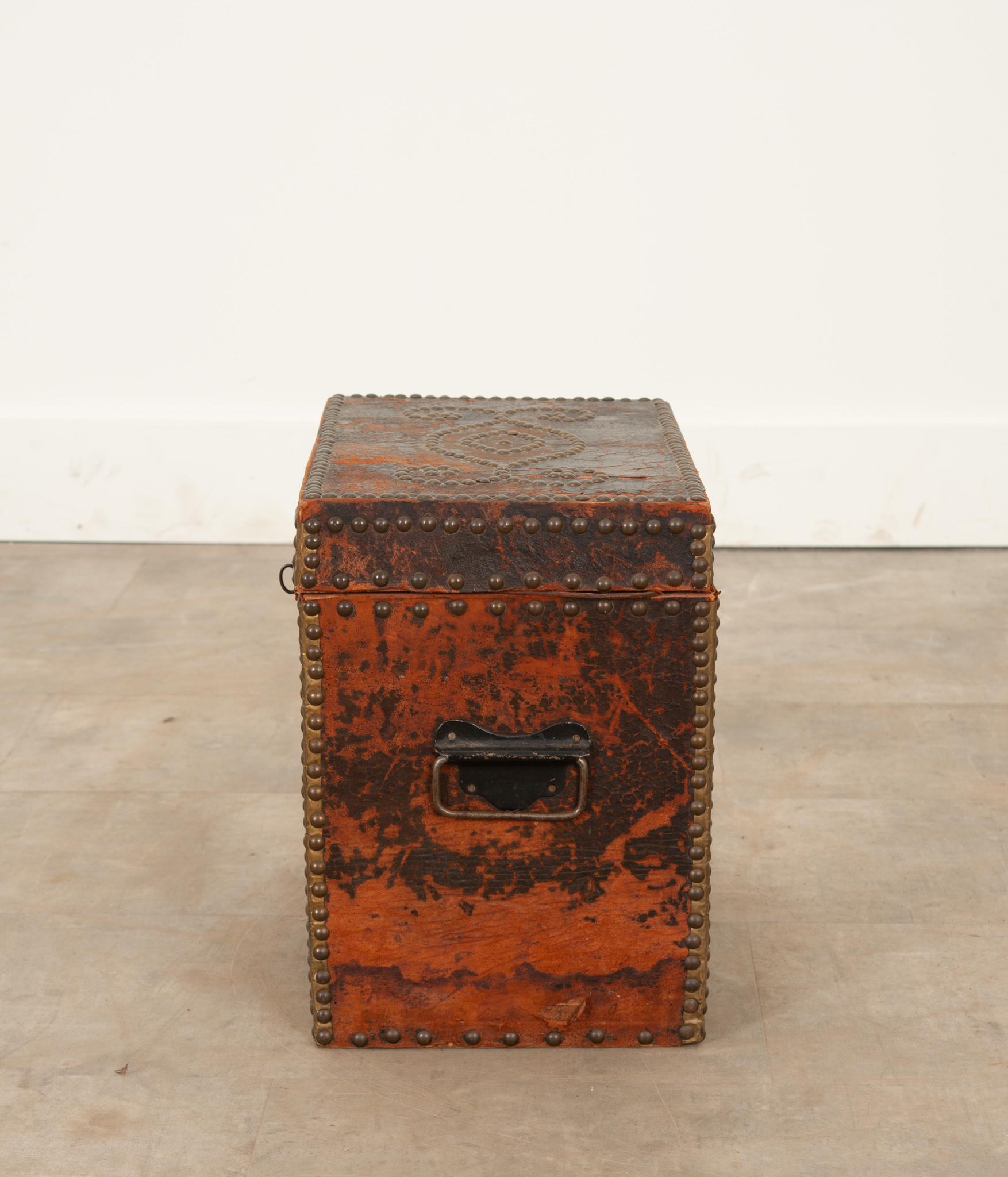 English 19th Century Leather Trunk For Sale 5