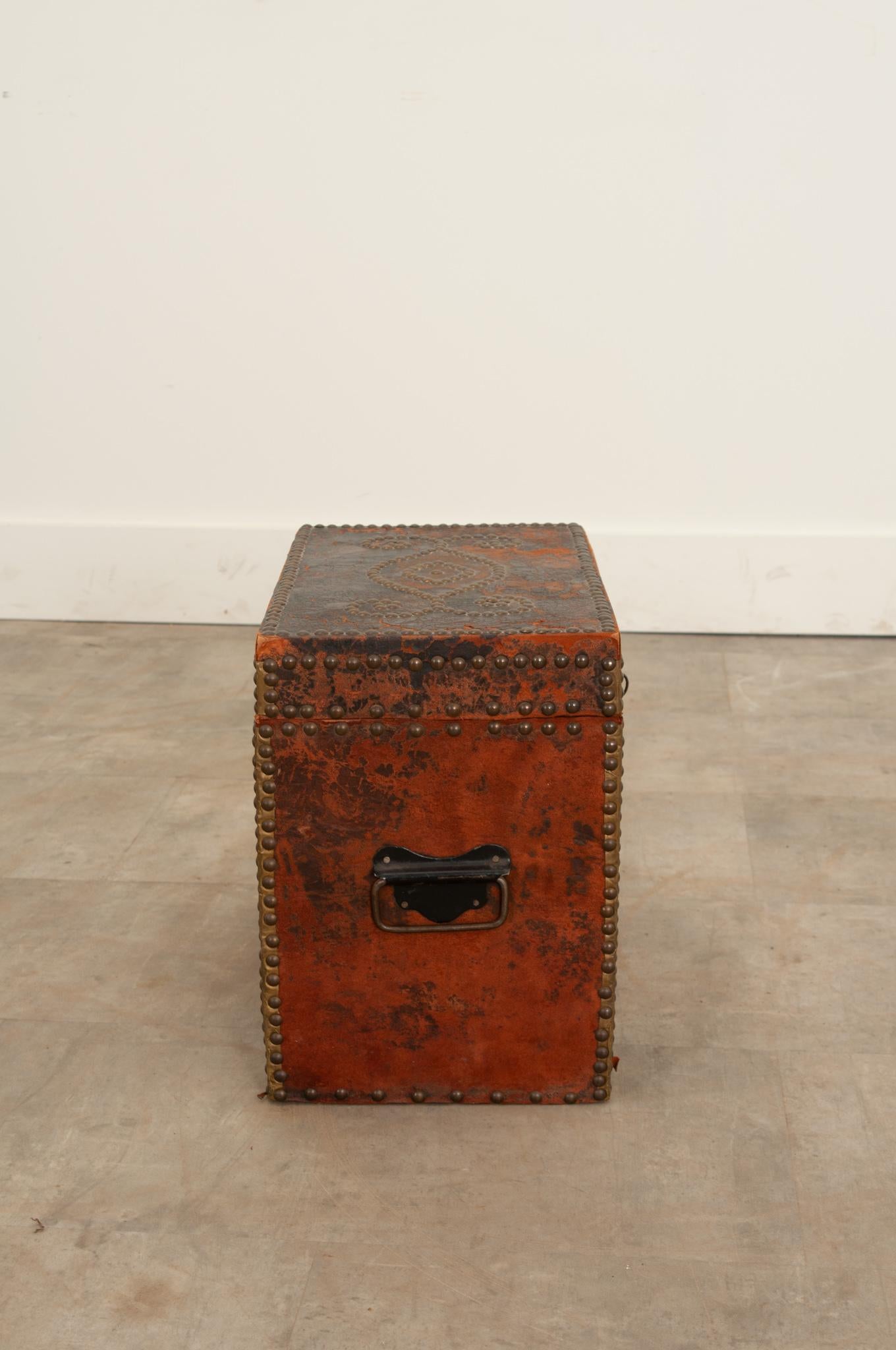 English 19th Century Leather Trunk For Sale 3