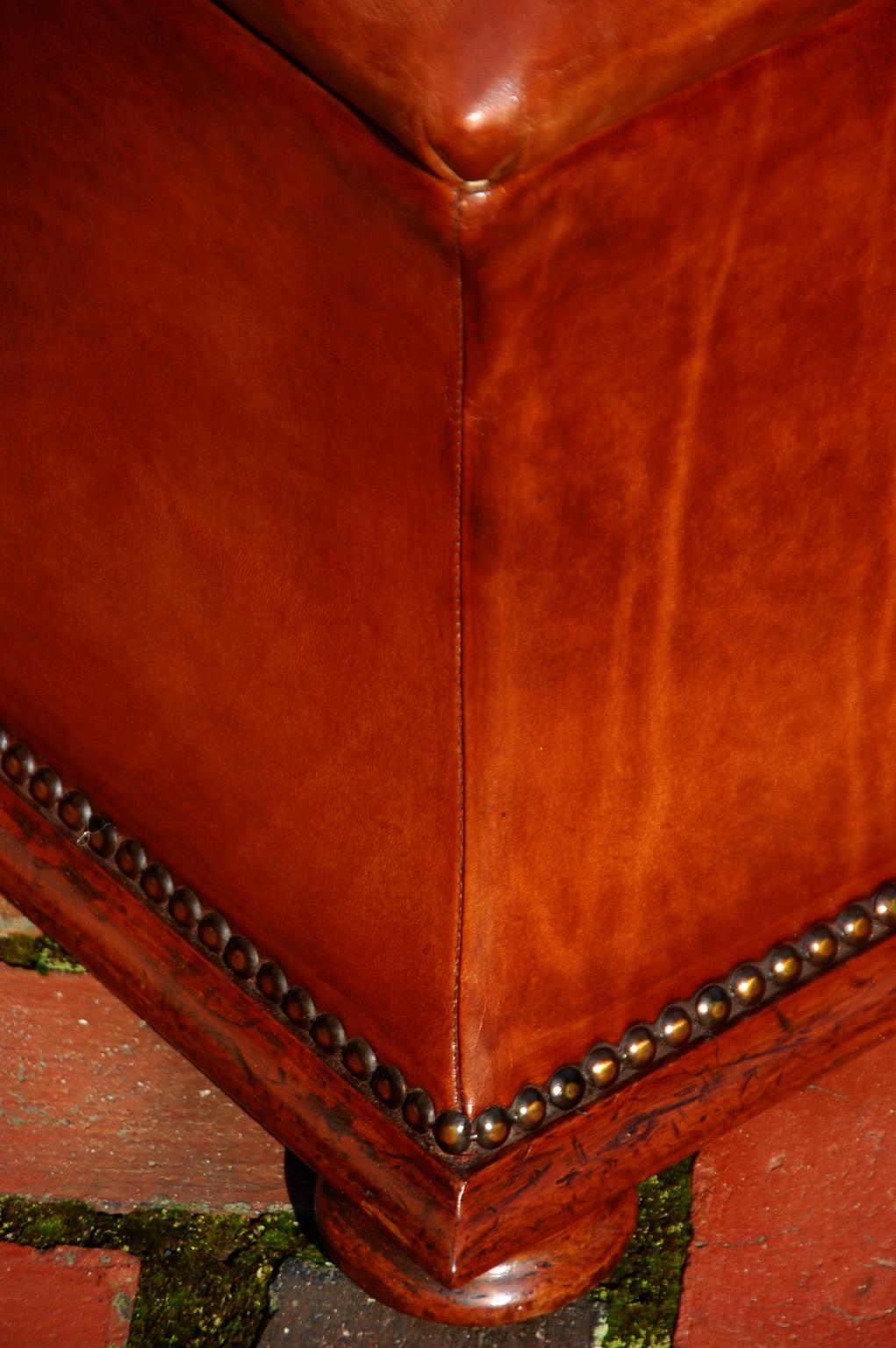 Victorian English 19th Century Leather Waisted Ottoman with Fitted Mahogany Interior