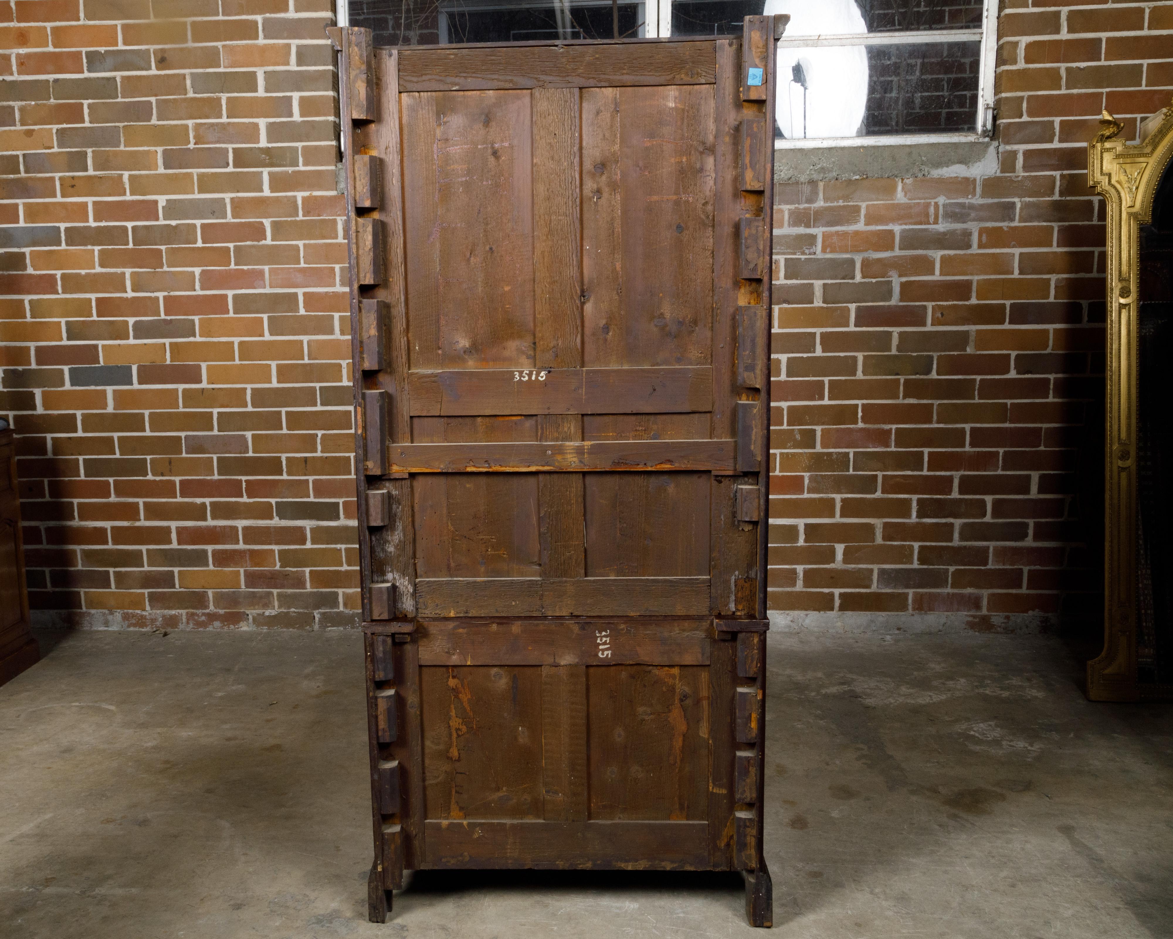 English 19th Century Mahogany Bookcase with Glass Doors and Carved Rosettes For Sale 1