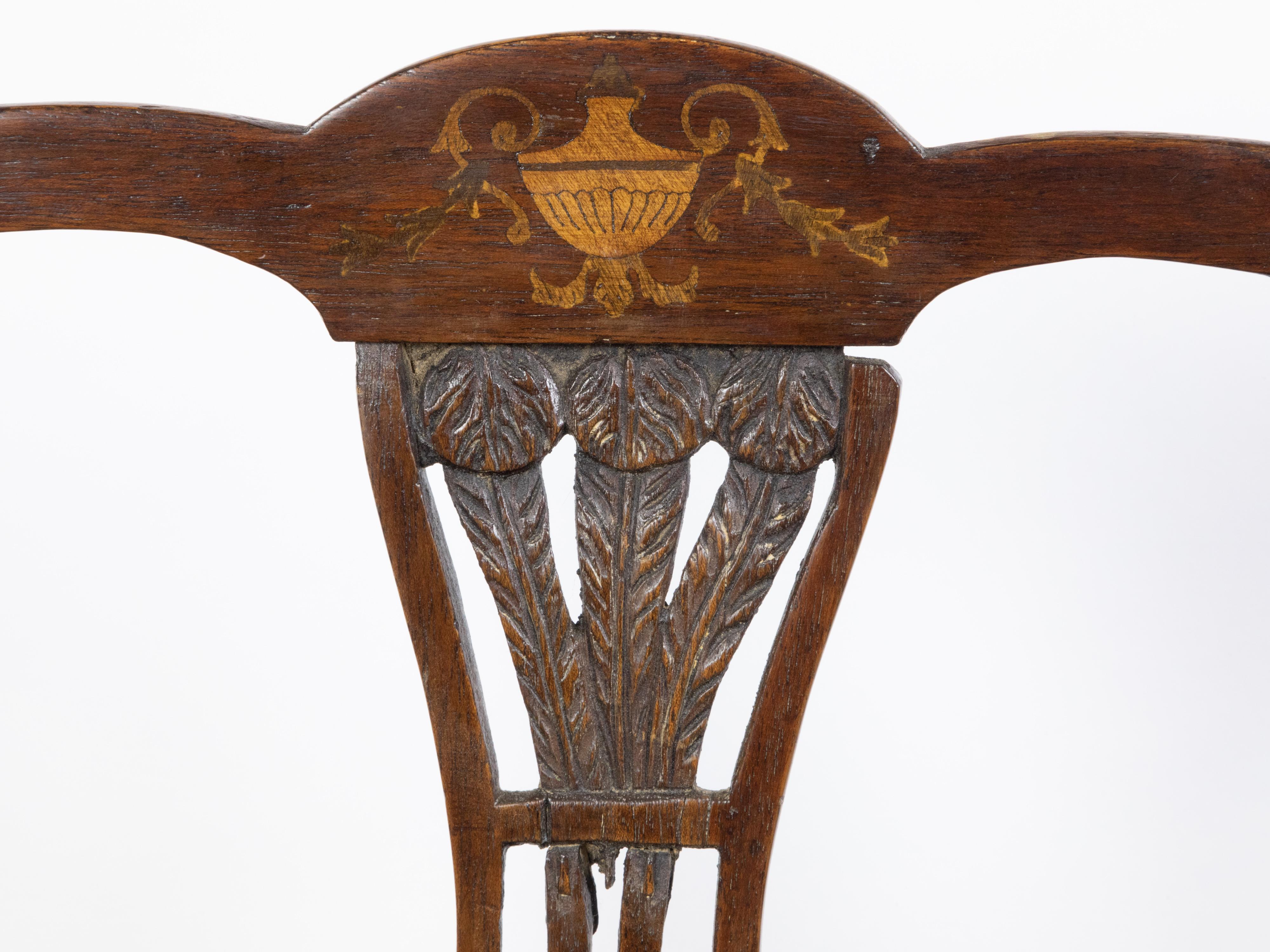 Chaise d'enfant anglaise du 19ème siècle en acajou avec motifs de plumes et marqueterie en vente 3
