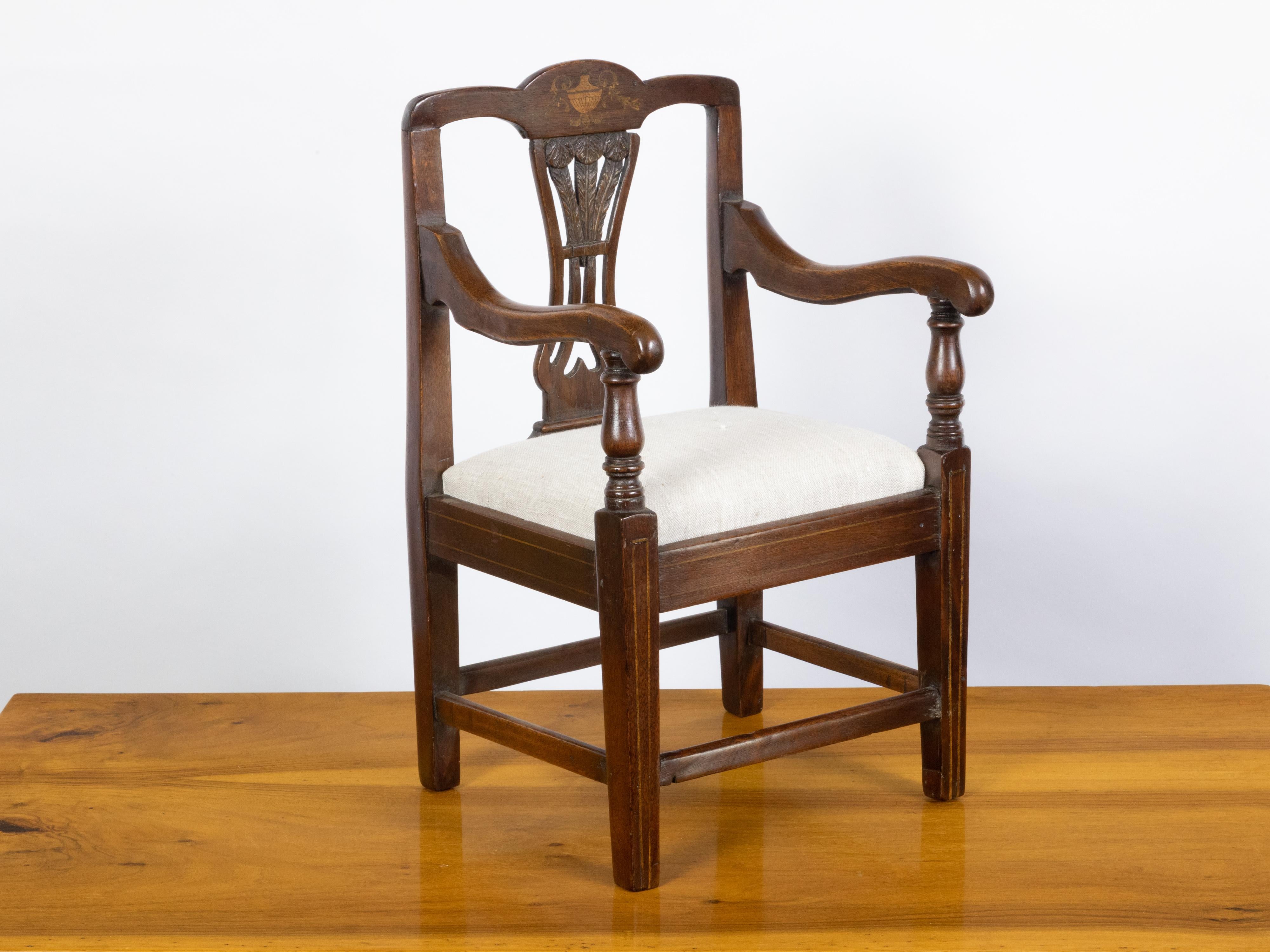 English 19th Century Mahogany Child's Chair with Feather Motifs and Marquetry For Sale 1