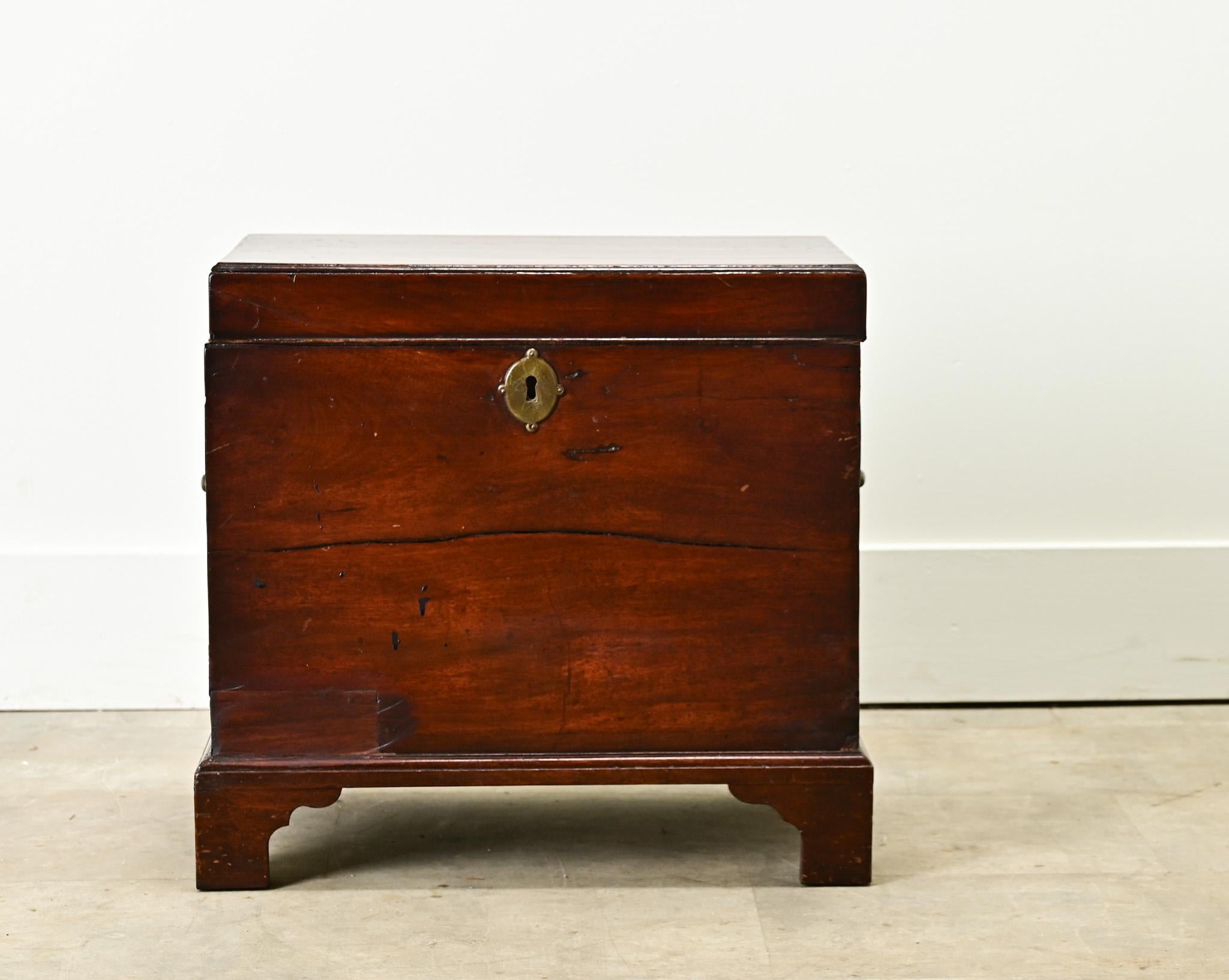 Other English 19th Century Mahogany Decanter Box For Sale