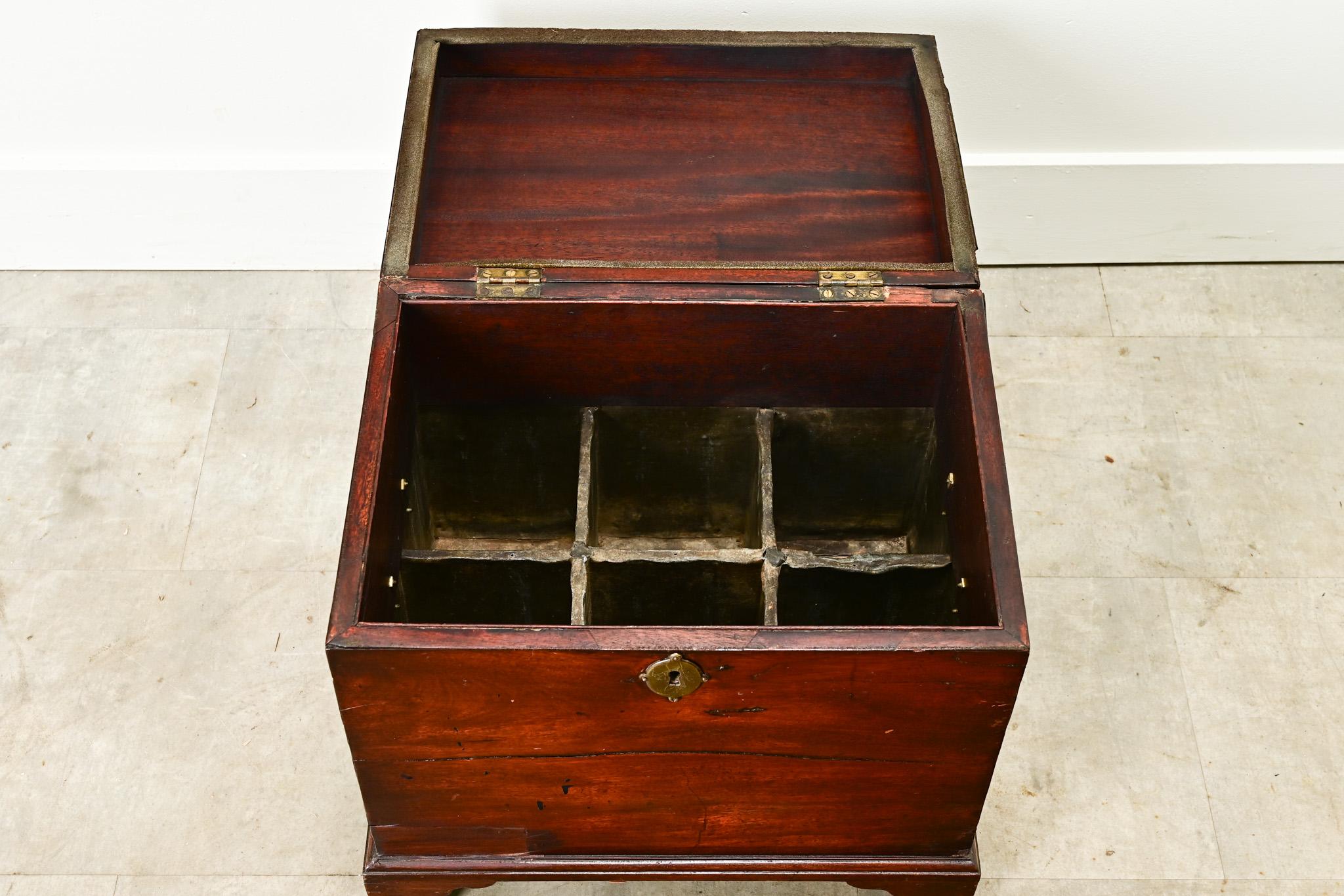 Brass English 19th Century Mahogany Decanter Box For Sale