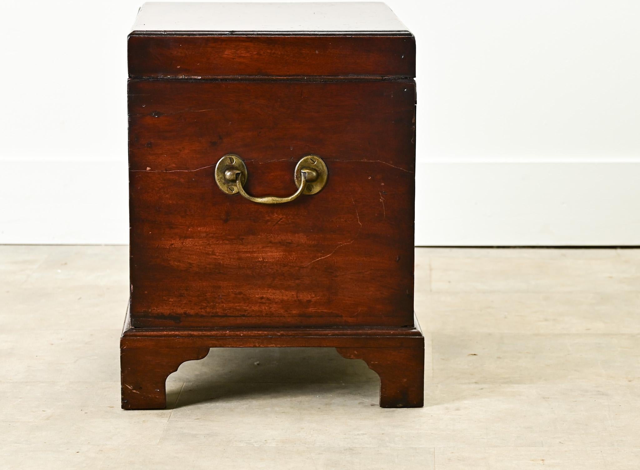 English 19th Century Mahogany Decanter Box For Sale 1