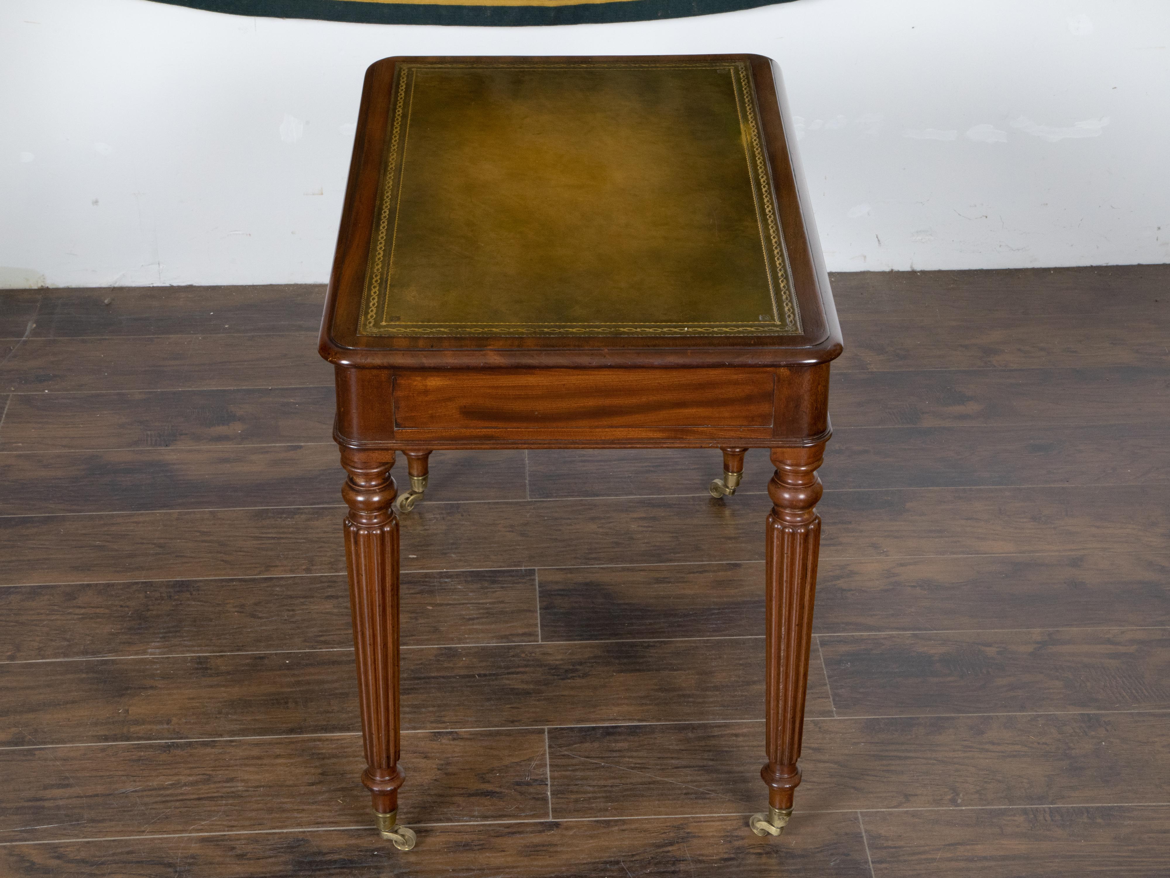 English 19th Century Mahogany Desk with Green Leather Top and Reeded Legs For Sale 1
