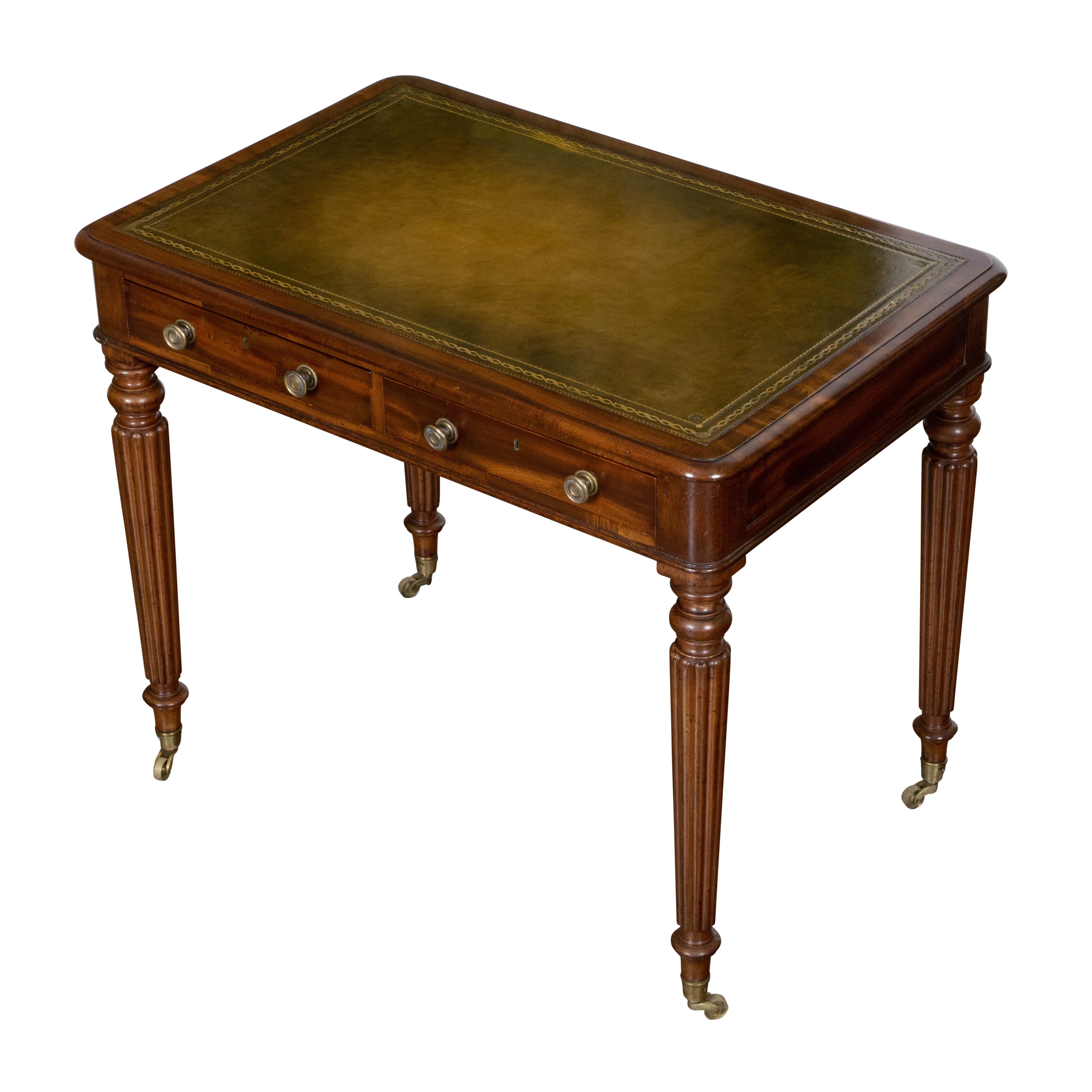 English 19th Century Mahogany Desk with Green Leather Top and Reeded Legs For Sale 2