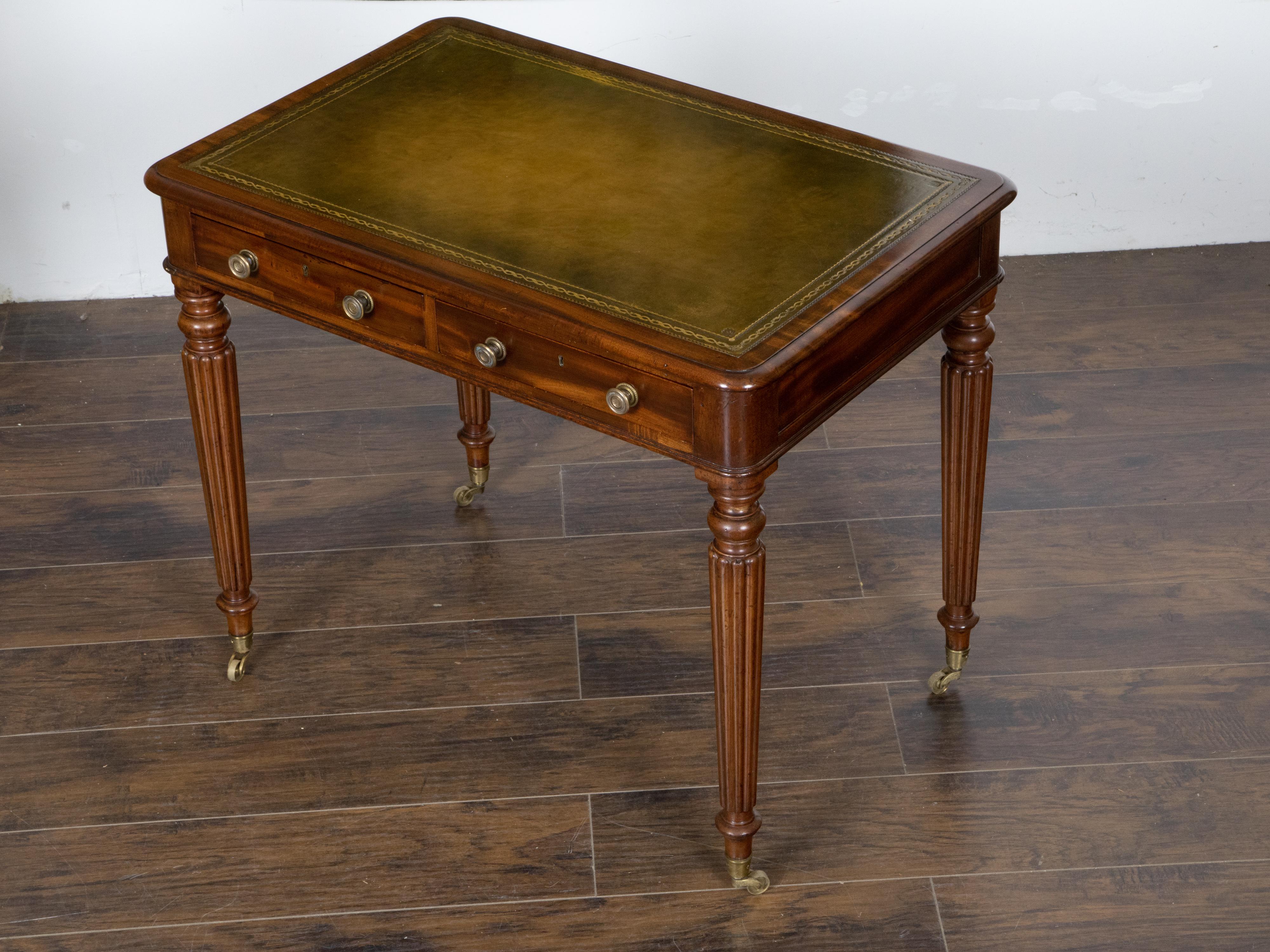 English 19th Century Mahogany Desk with Green Leather Top and Reeded Legs For Sale 3
