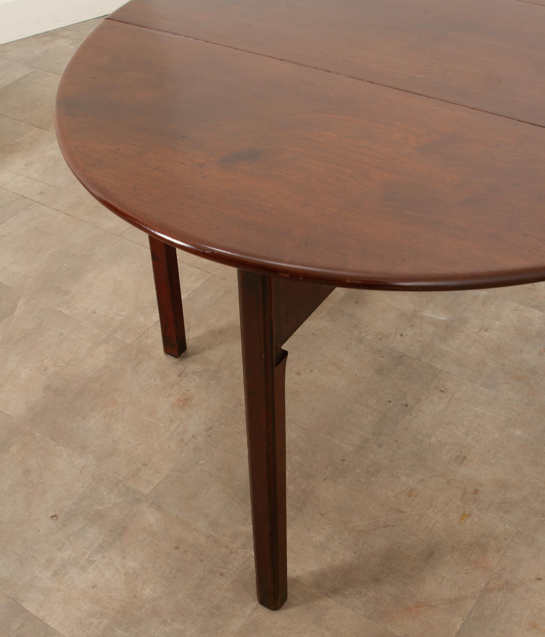English 19th Century Mahogany Drop Leaf Table For Sale 1
