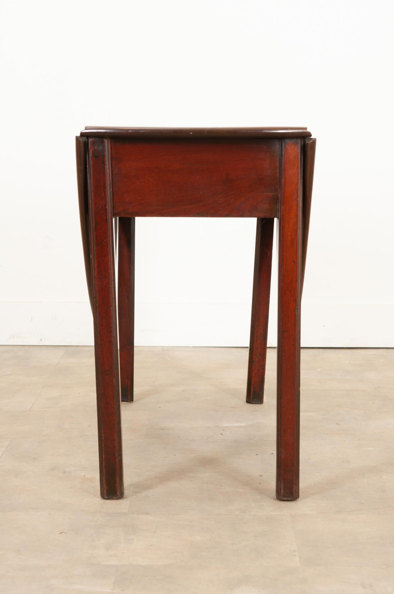 English 19th Century Mahogany Drop Leaf Table For Sale 3