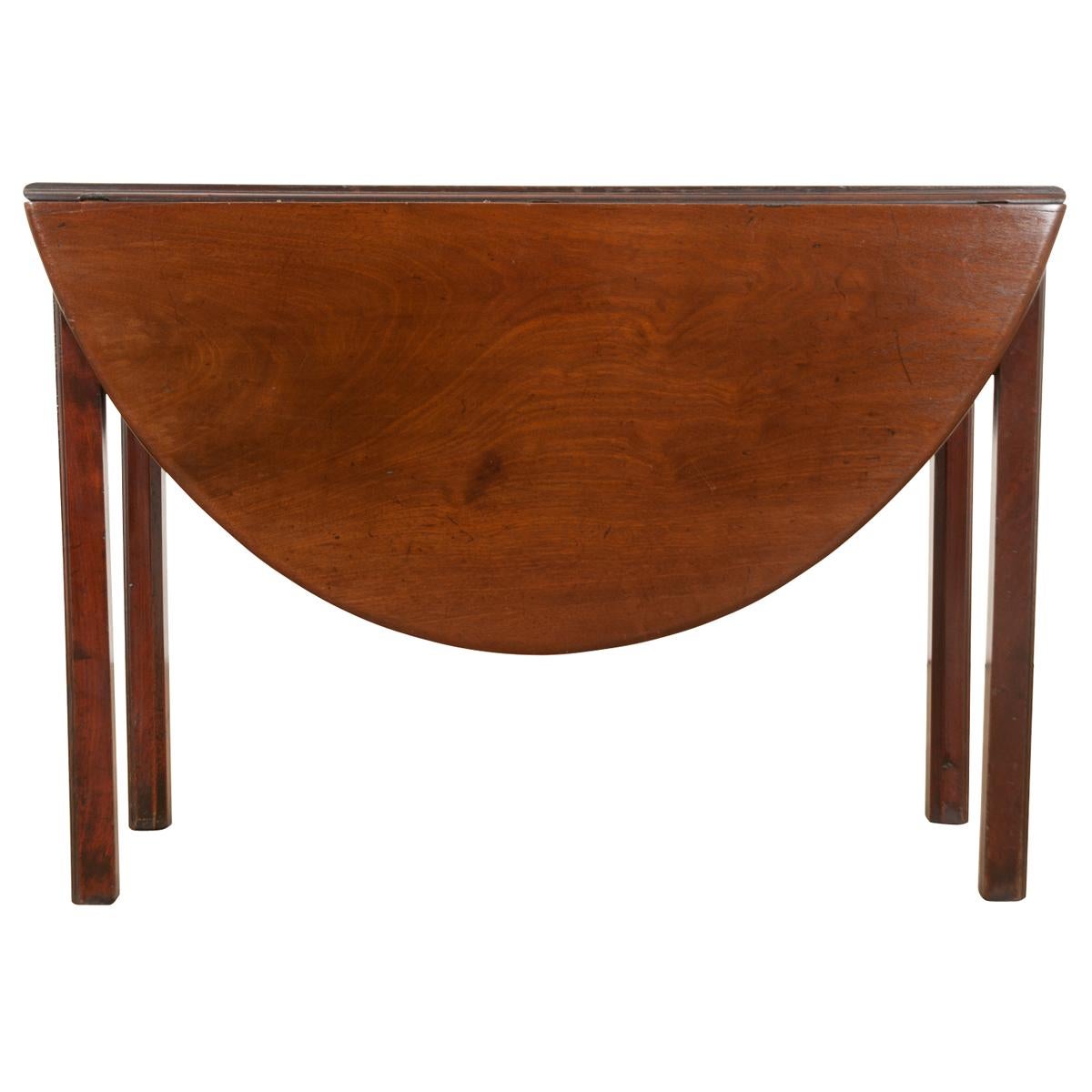 English 19th Century Mahogany Drop Leaf Table For Sale