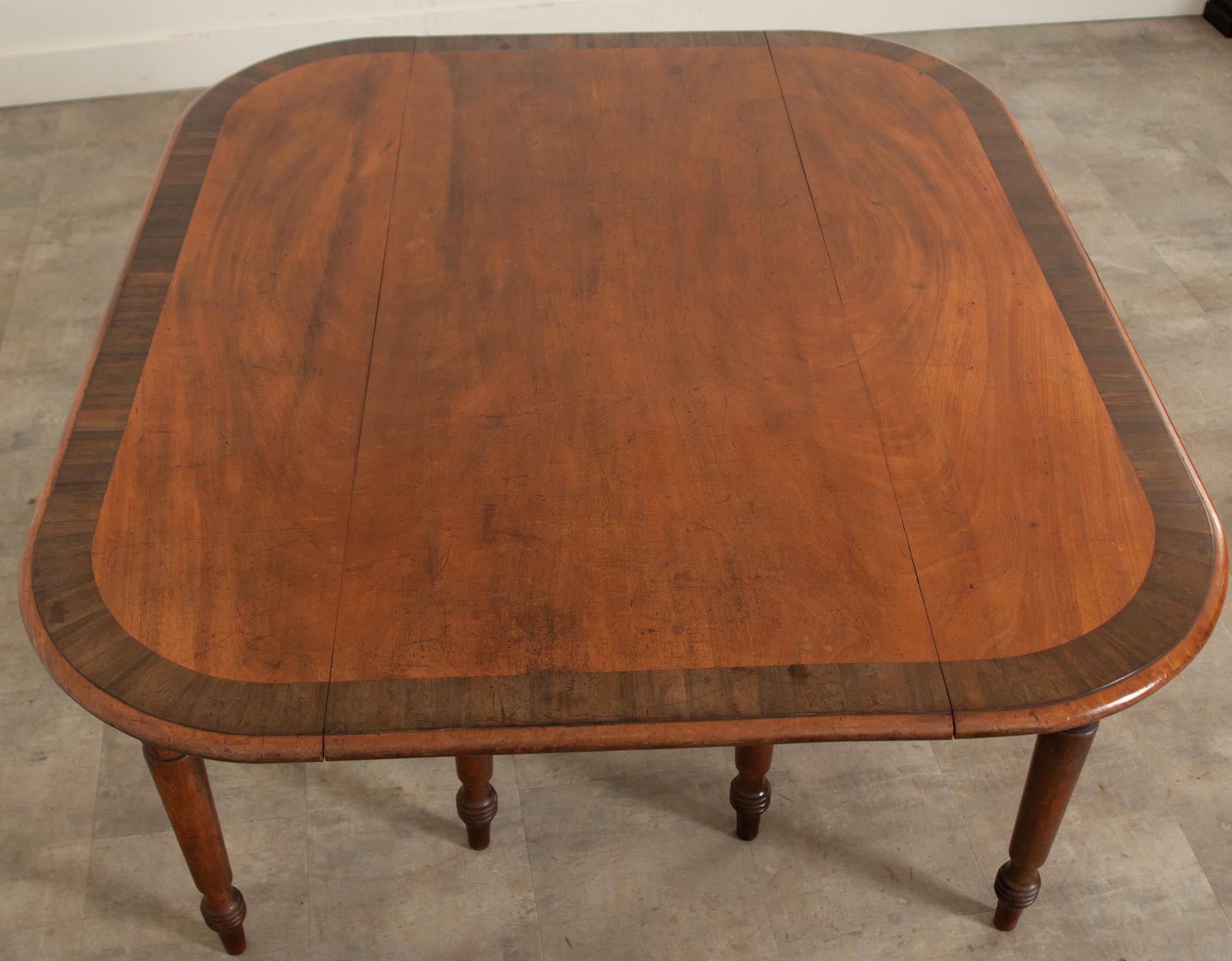English 19th Century Mahogany Gateleg Drop-leaf Table In Good Condition For Sale In Baton Rouge, LA