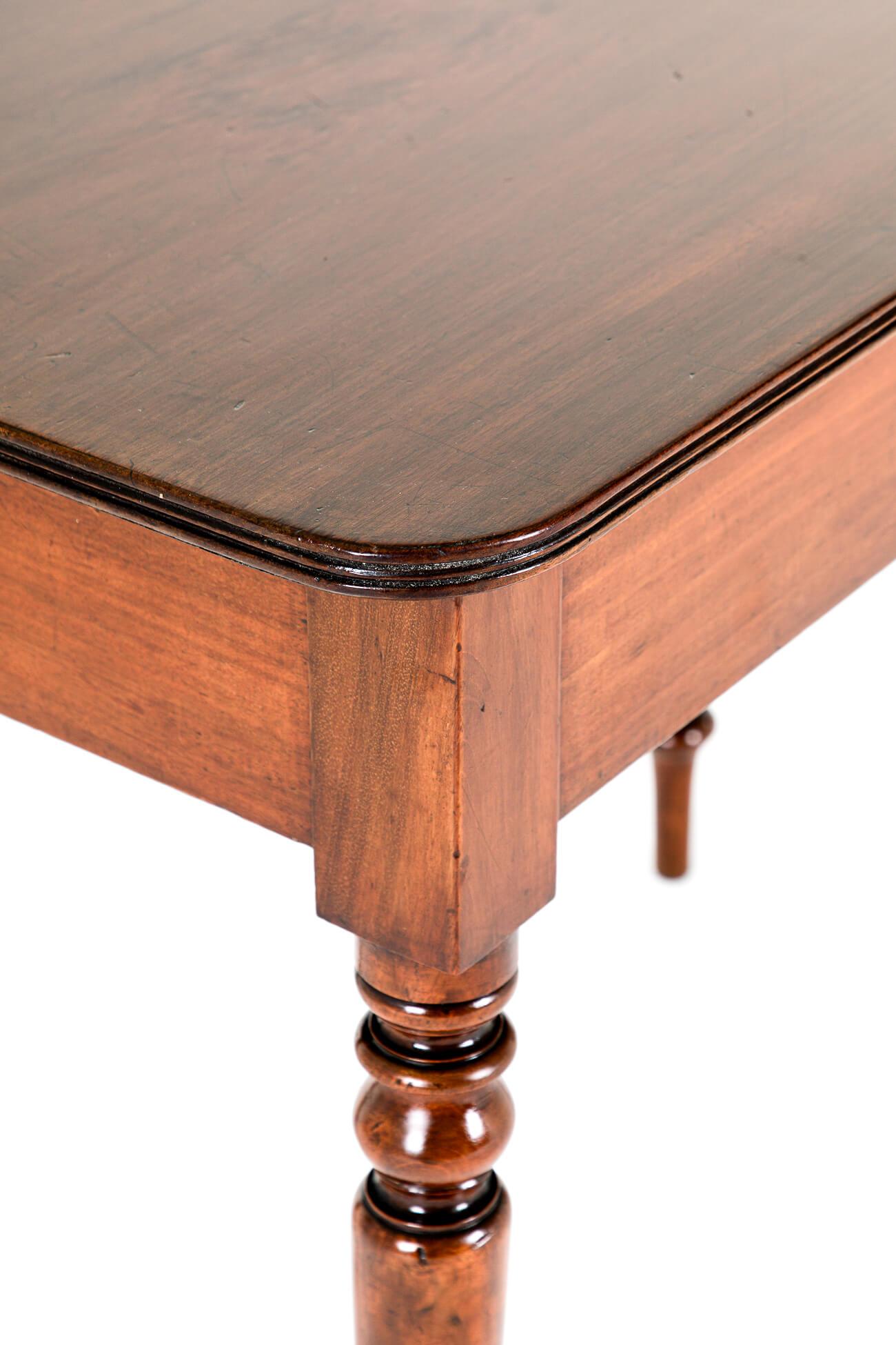 English 19th Century Mahogany Hall Table For Sale 1