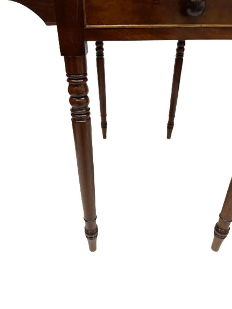 English 19th Century Mahogany Pembroke Table / Side Table For Sale 1