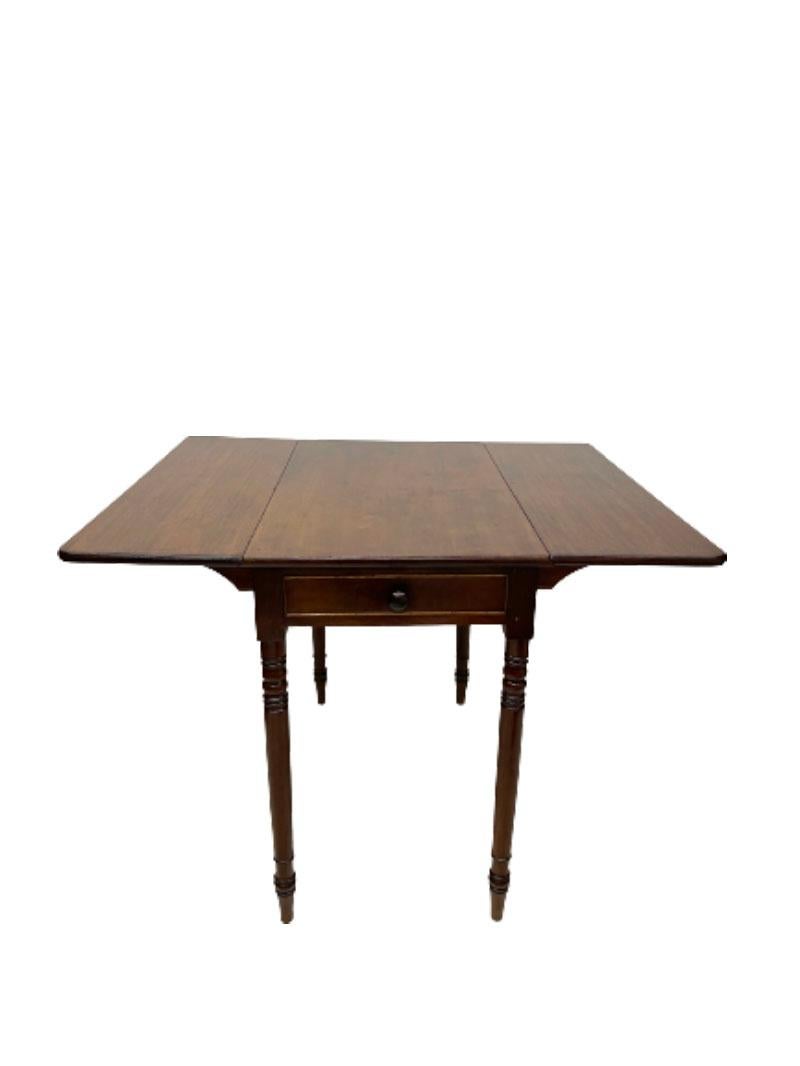 English 19th Century Mahogany Pembroke Table / Side Table For Sale 2