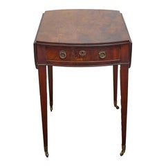 Mesa inglesa Pembroke de caoba del siglo XIX con patas cónicas sobre ruedas