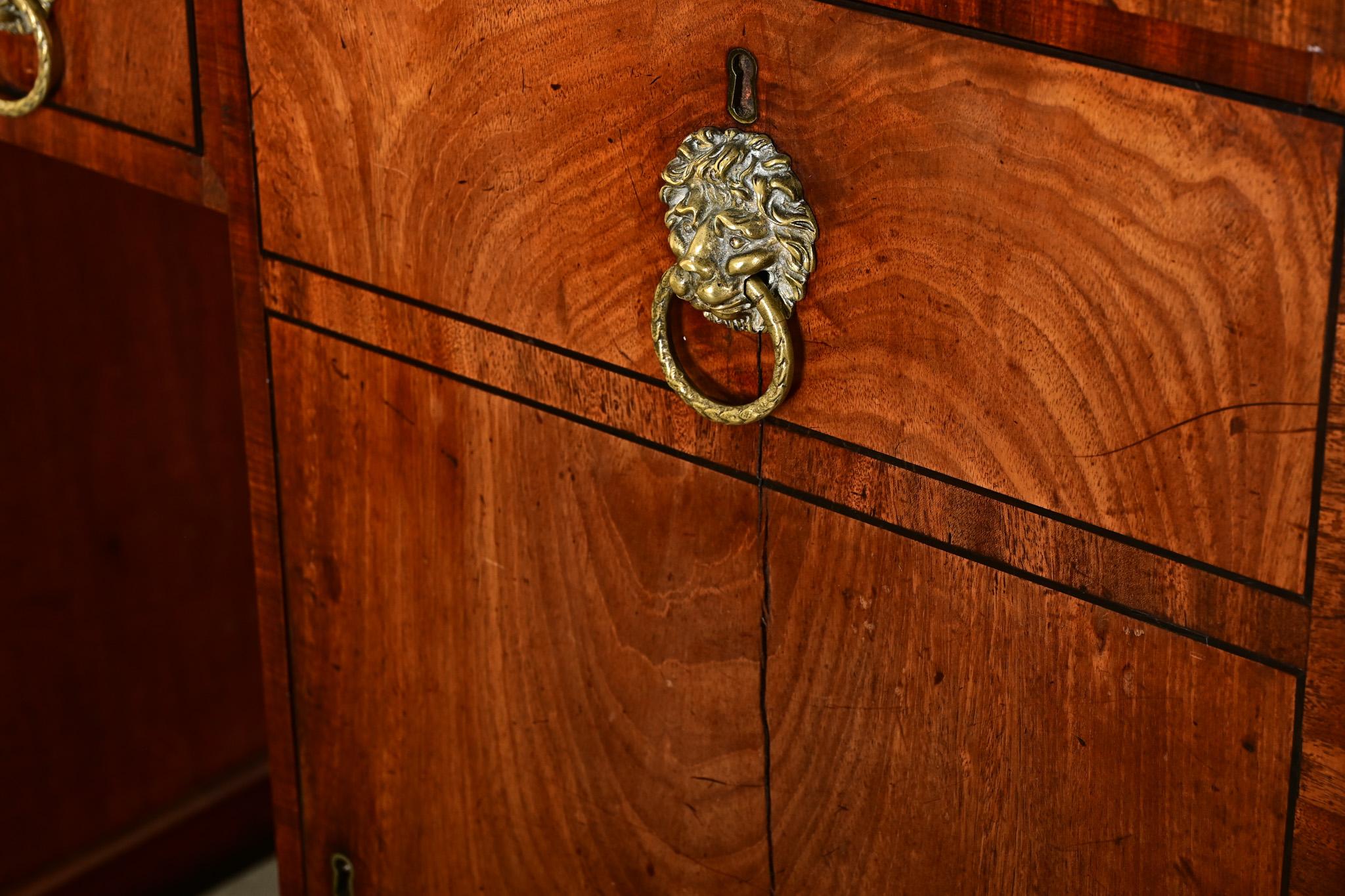 Credenza Regency inglese del XIX secolo in mogano in vendita 7