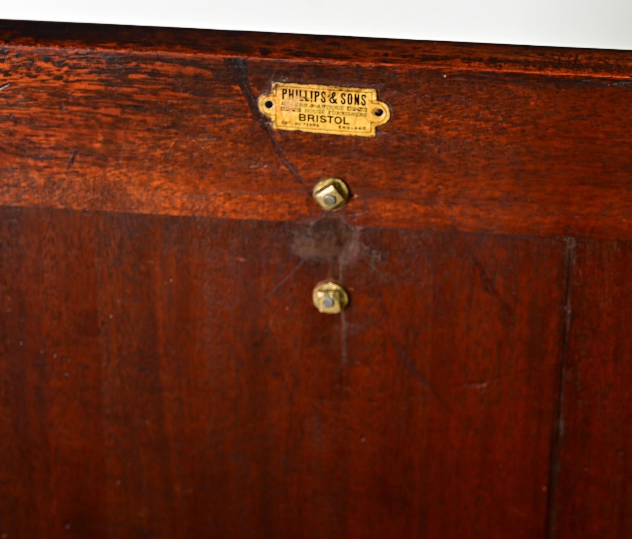 Credenza Regency inglese del XIX secolo in mogano in vendita 1