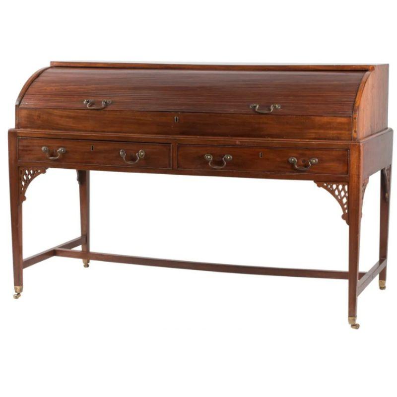 English 19th Century Mahogany Roll Top Writing Desk For Sale 1