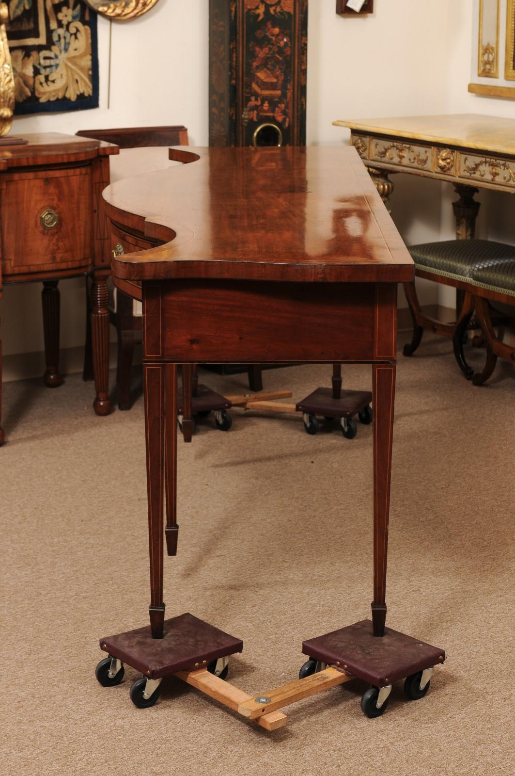English 19th Century Mahogany Serpentine Front Server Table with 3 Drawers and S For Sale 7