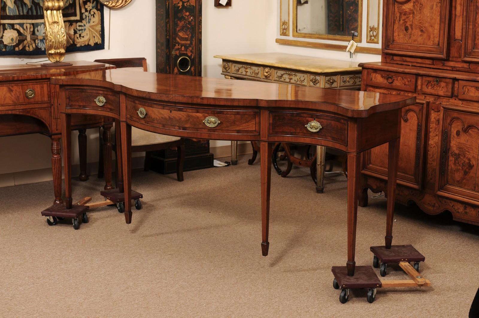 English 19th Century Mahogany Serpentine Front Server Table with 3 Drawers and S For Sale 8