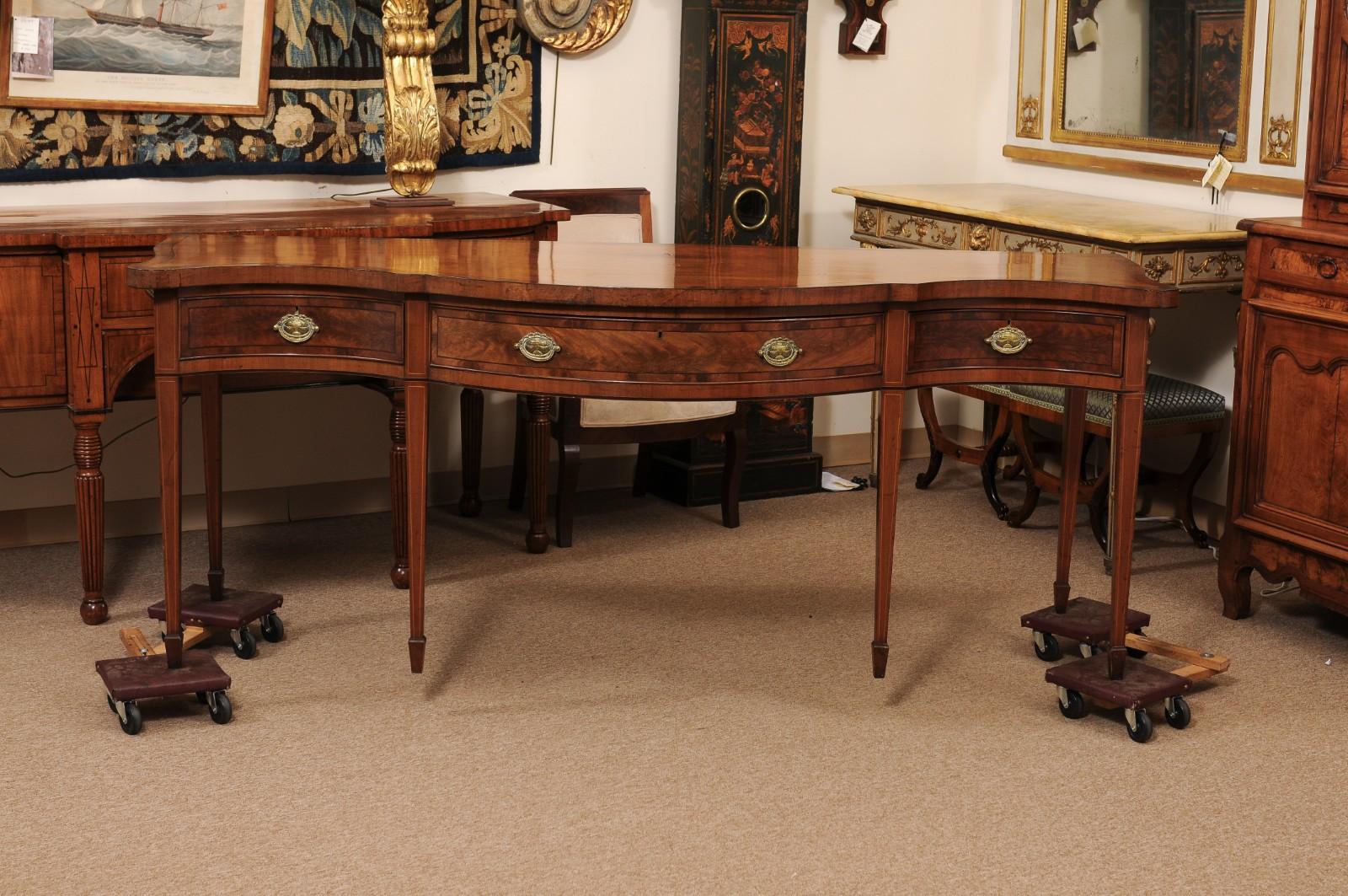 English 19th Century Mahogany Serpentine Front Server Table with 3 Drawers and S For Sale 9