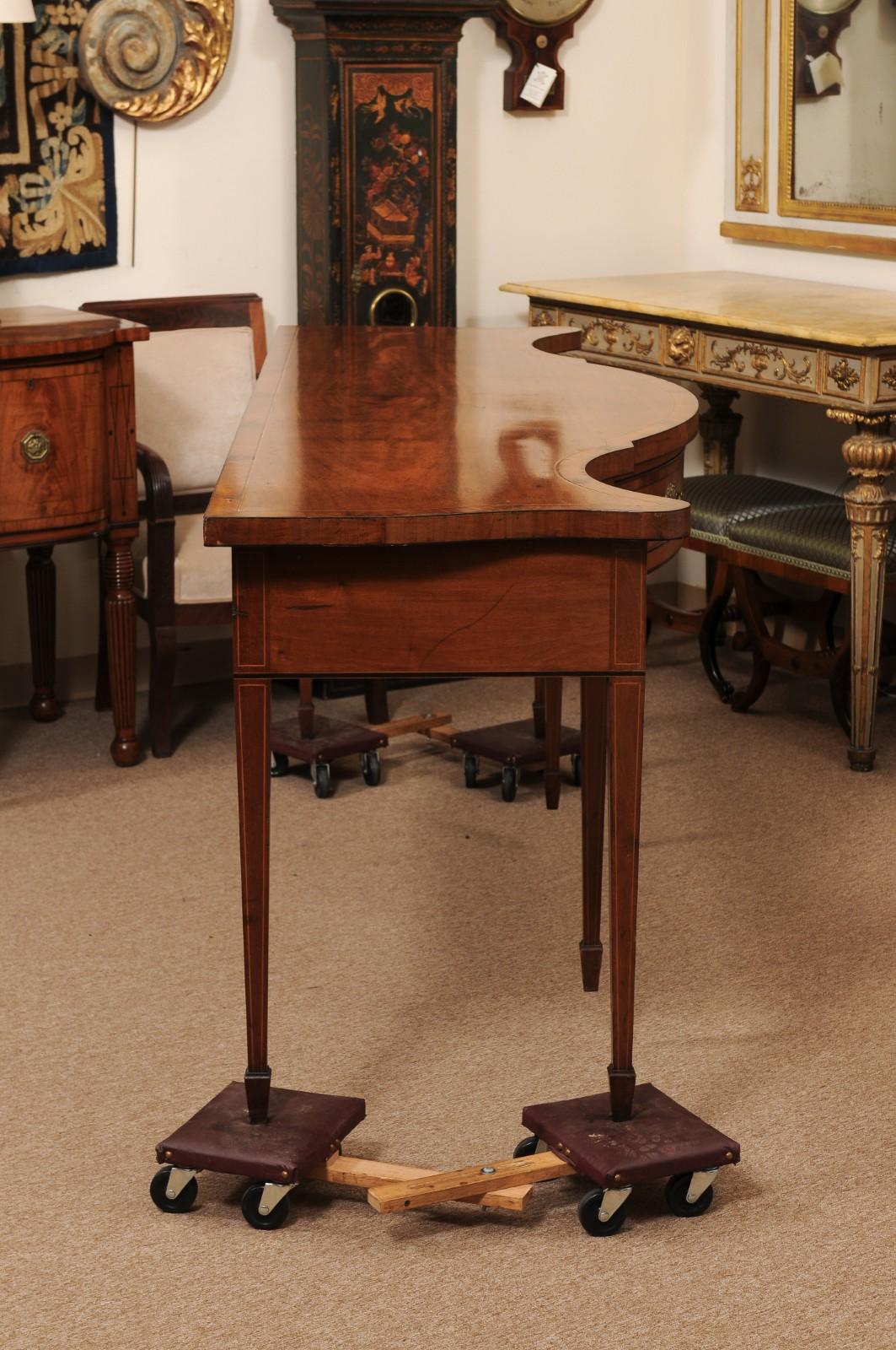 English 19th Century Mahogany Serpentine Front Server Table with 3 Drawers and S For Sale 3