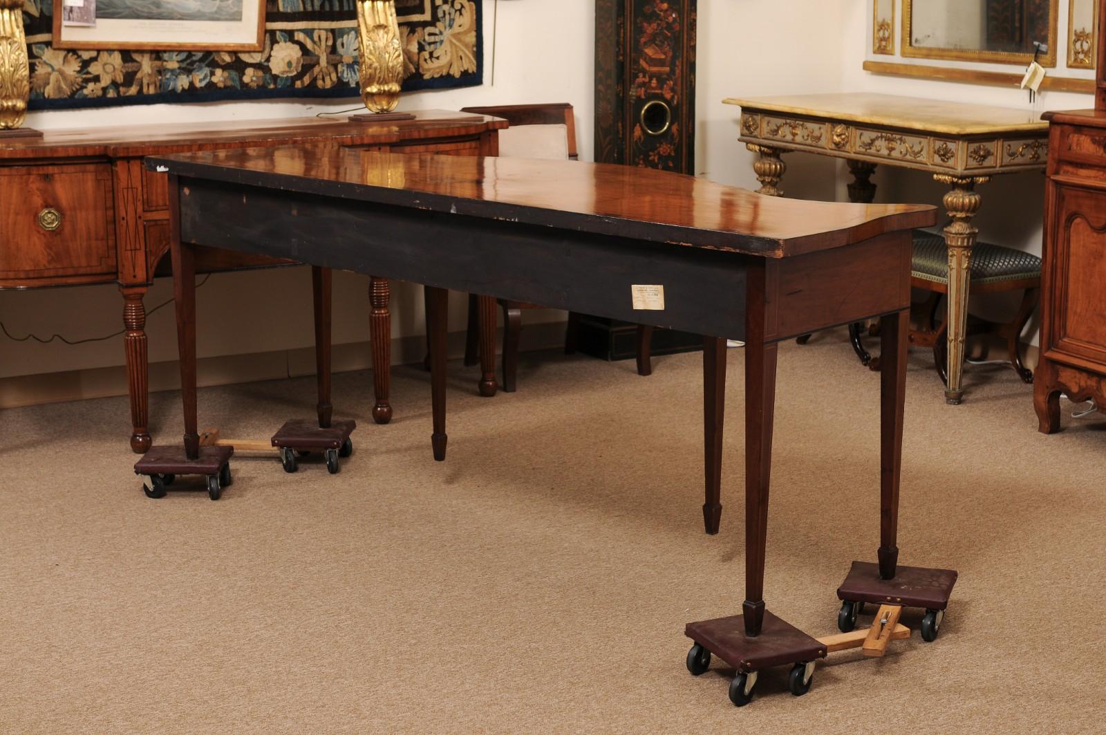 English 19th Century Mahogany Serpentine Front Server Table with 3 Drawers and S For Sale 4