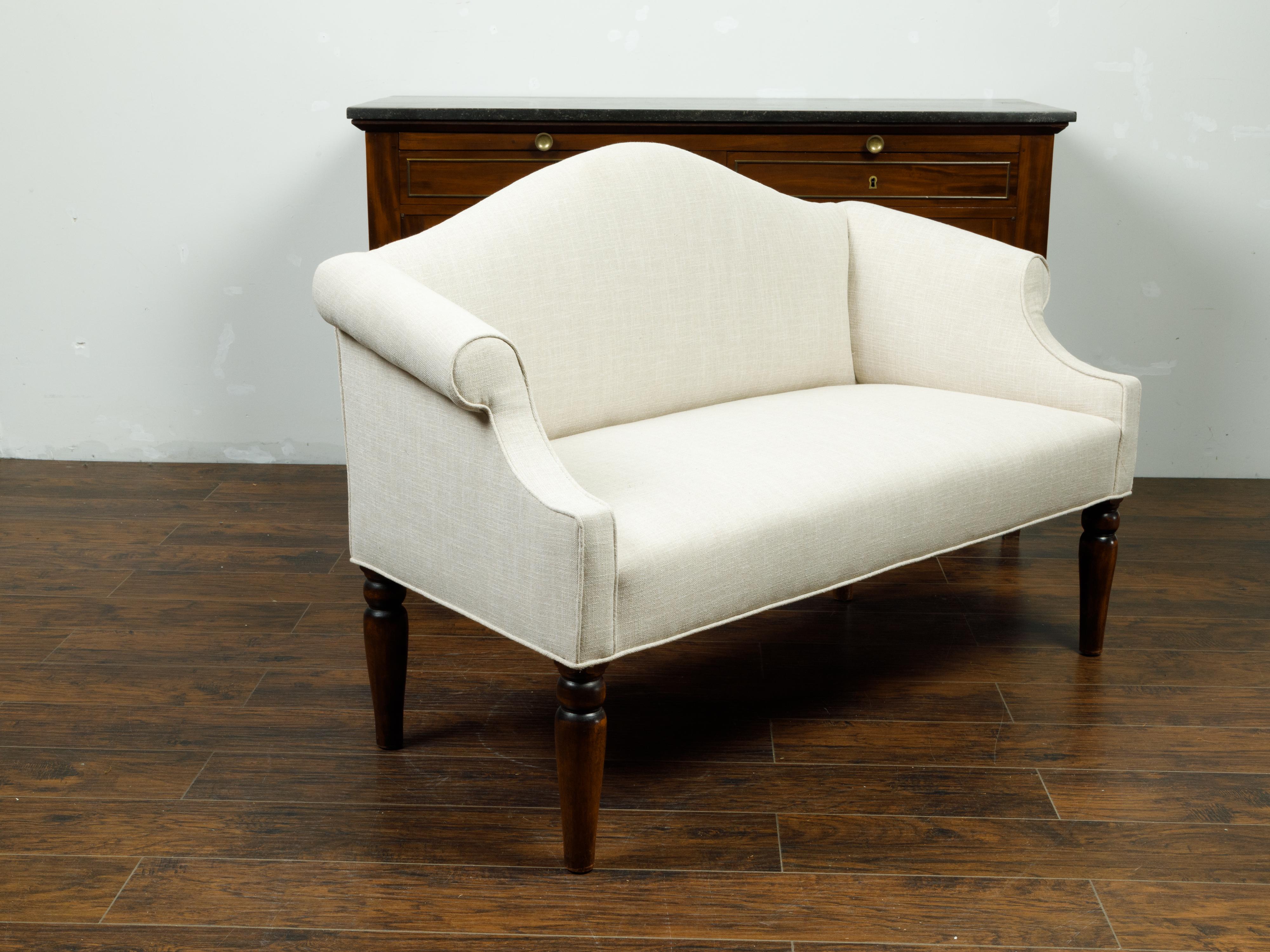 English 19th Century Mahogany Settee with Camelback and New Linen Upholstery In Good Condition In Atlanta, GA