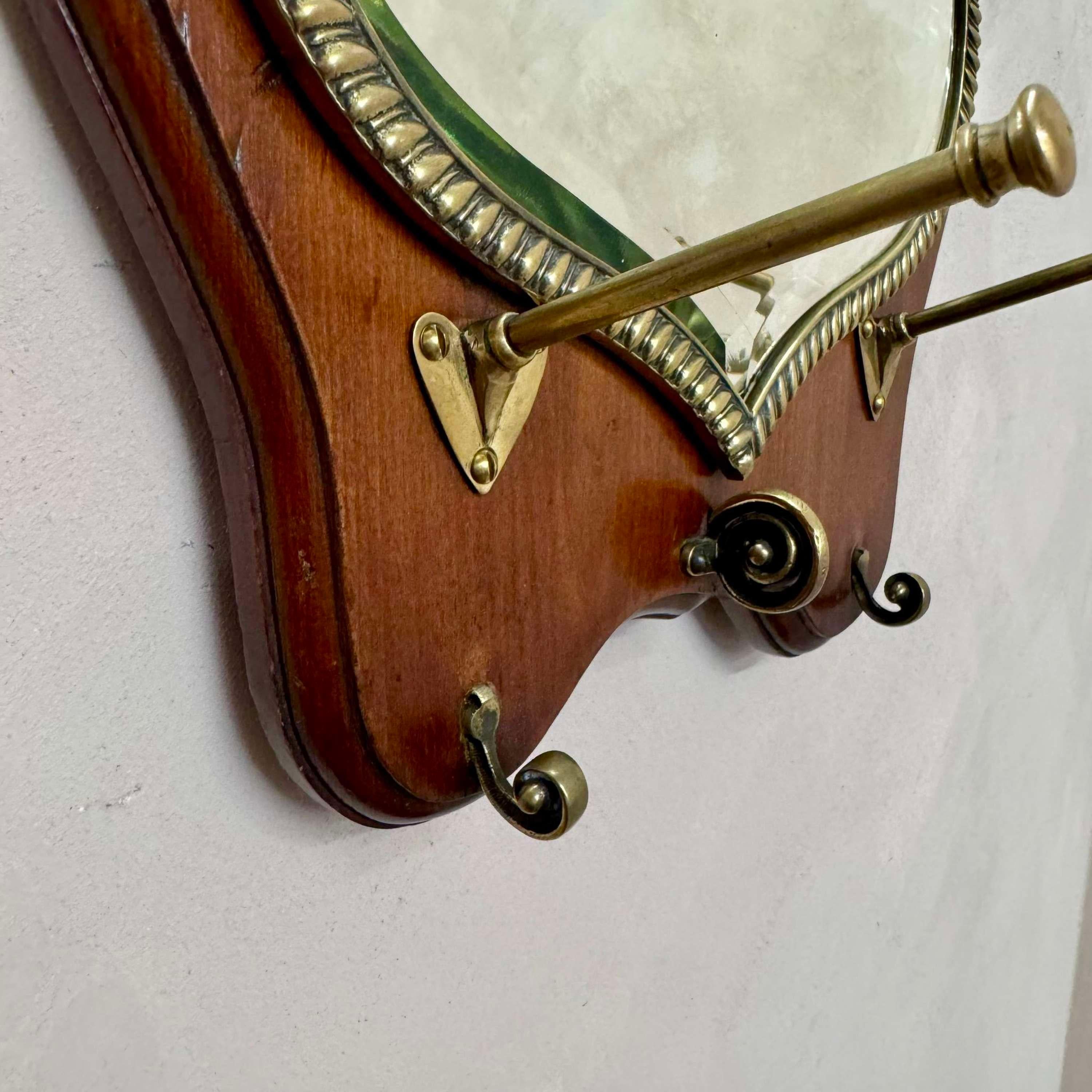 English 19th Century Mahogany Shield Hall Mirror In Good Condition For Sale In Southampton, GB