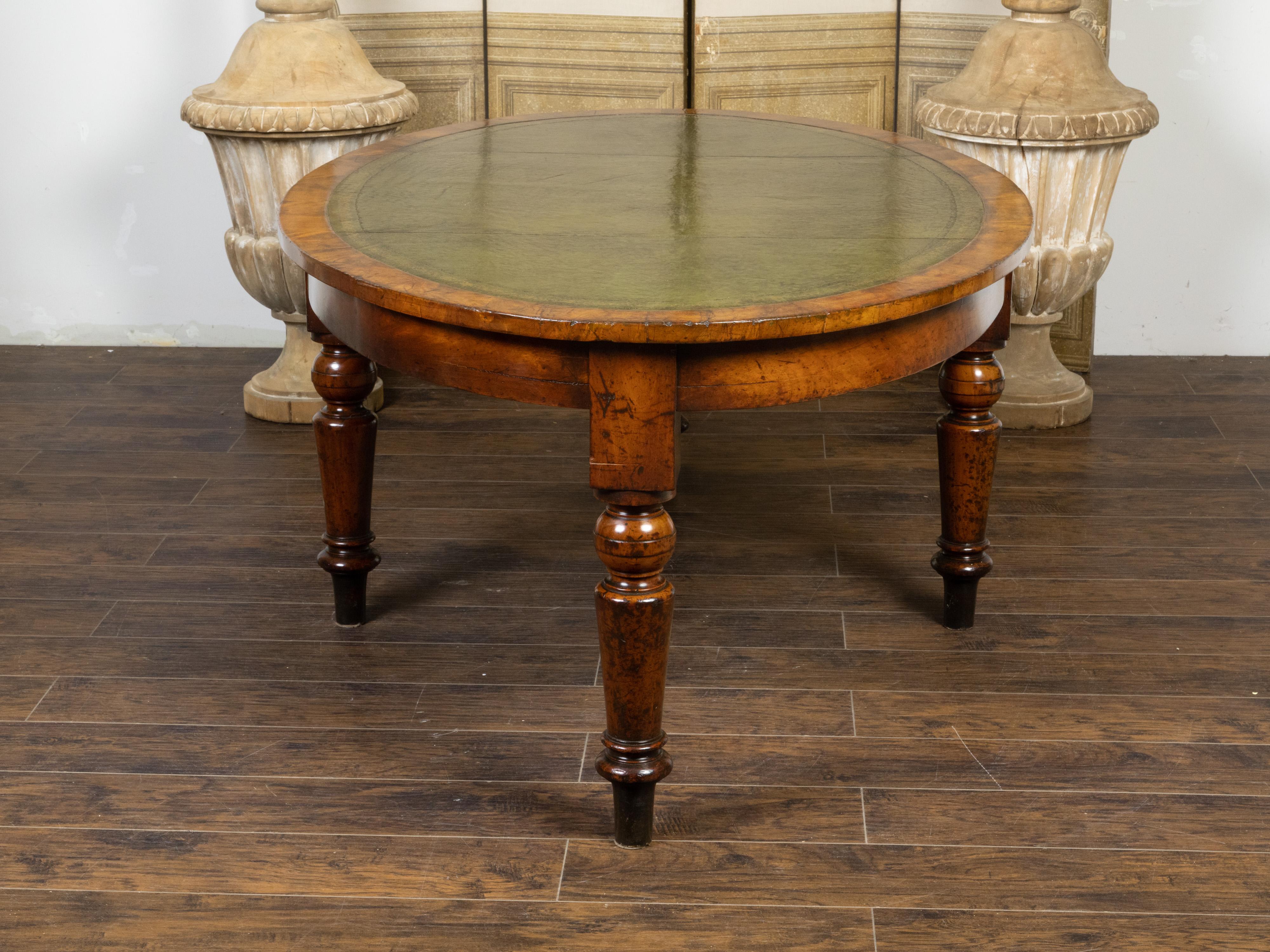 English 19th Century Mahogany Table with Green Leather Oval Top and Turned Legs For Sale 1