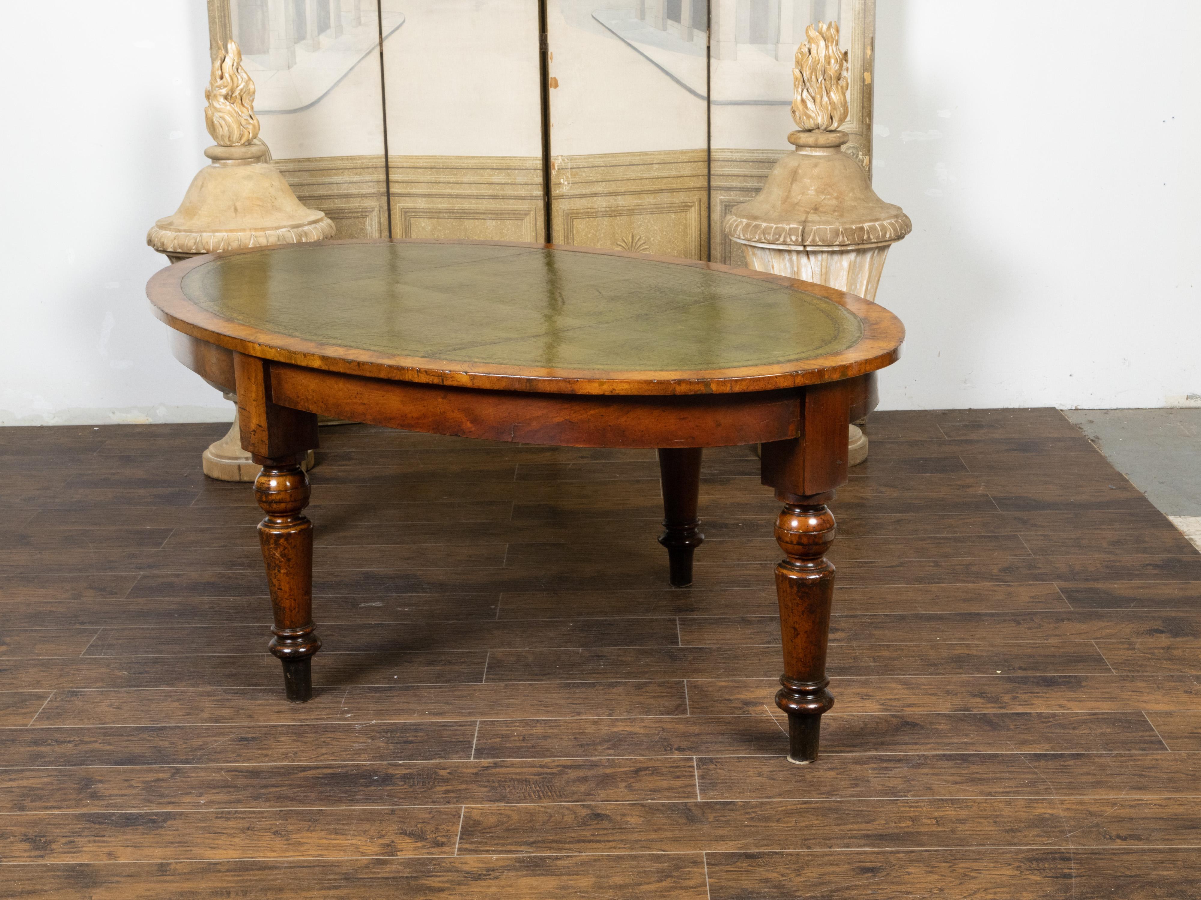 English 19th Century Mahogany Table with Green Leather Oval Top and Turned Legs For Sale 4