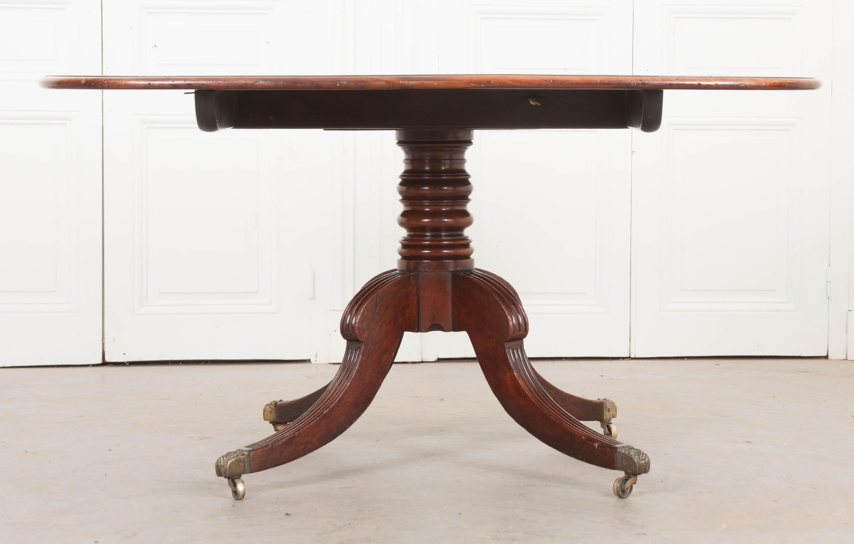 English 19th Century Mahogany Tilt-Top Center Table In Good Condition For Sale In Baton Rouge, LA