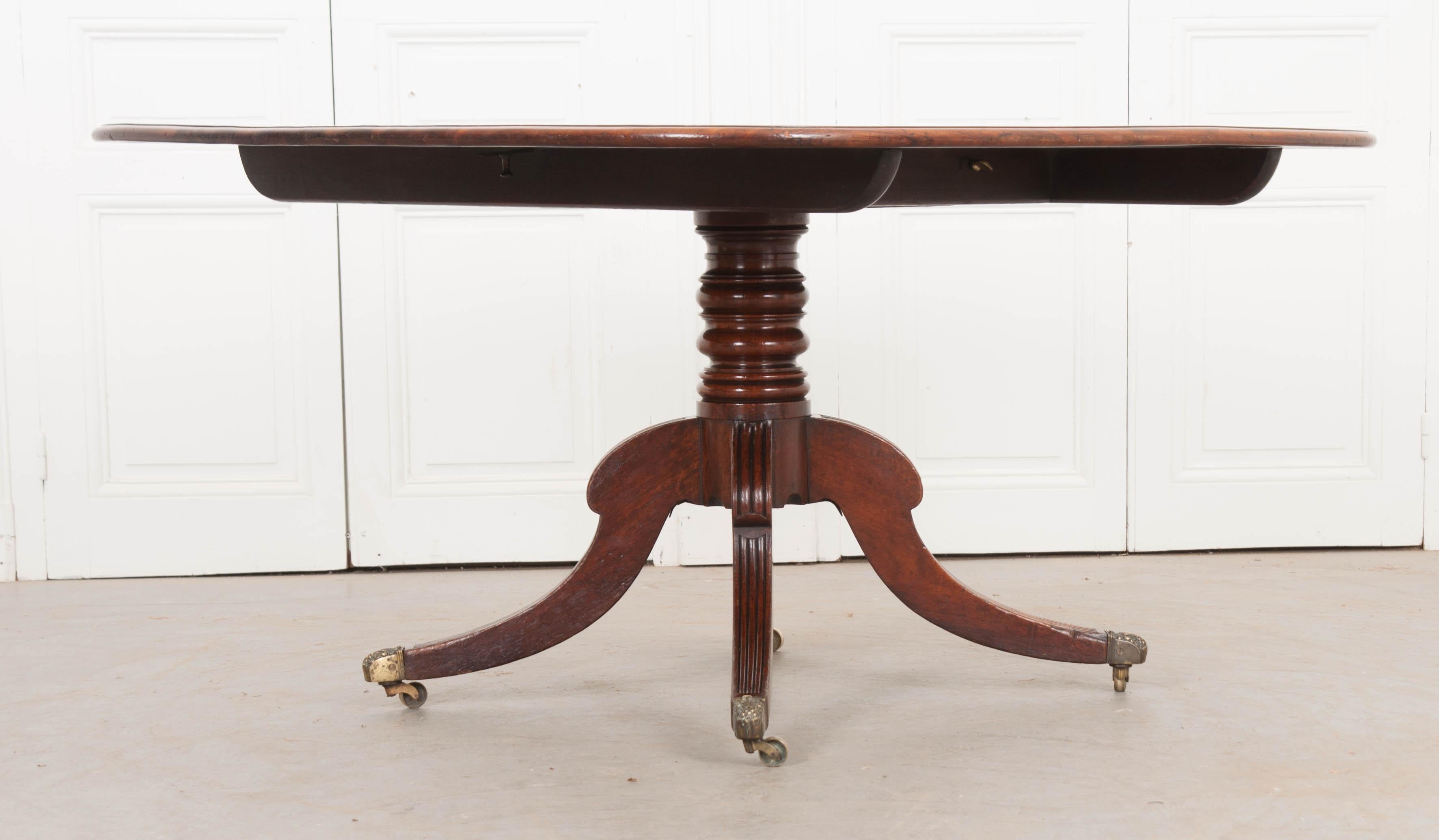 English 19th Century Mahogany Tilt-Top Center Table For Sale 2