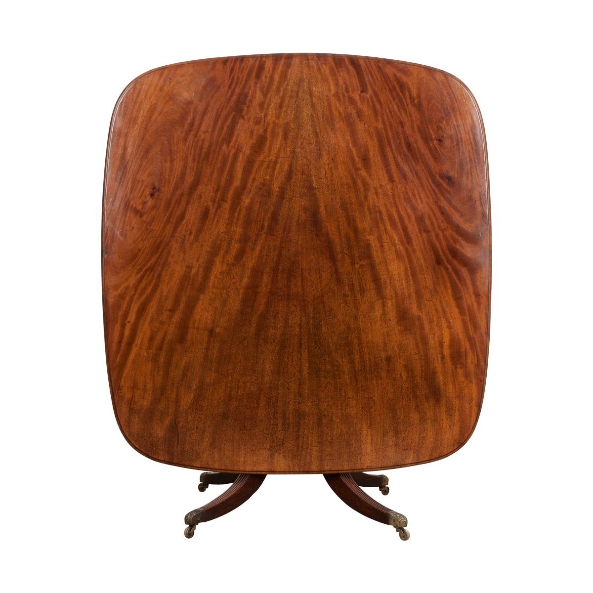 English 19th Century Mahogany Tilt-Top Center Table For Sale