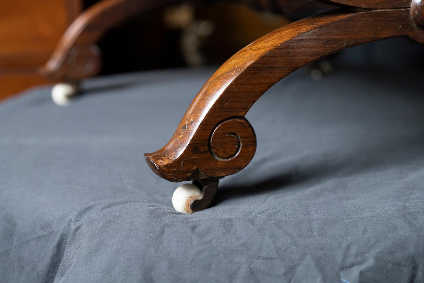 English 19th Century Mahogany X Frame Curule Stool In Good Condition In Montreal, QC