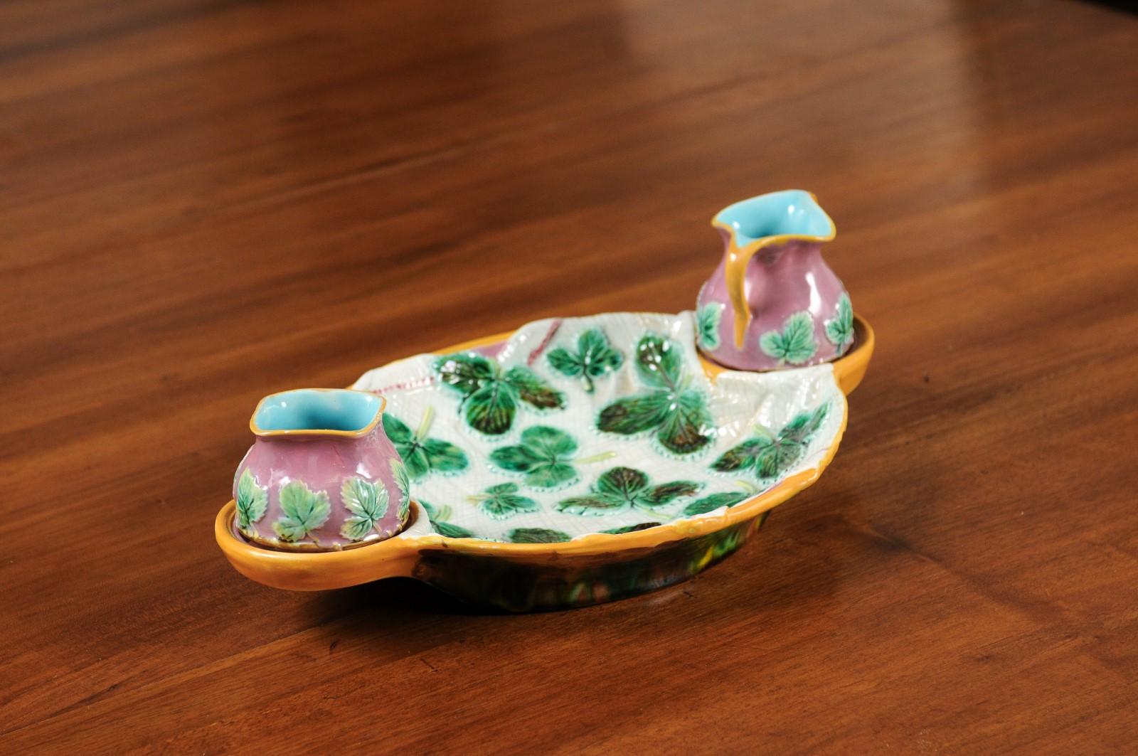 English 19th Century Majolica Serving Tray with Two Pitchers by George Jones For Sale 4